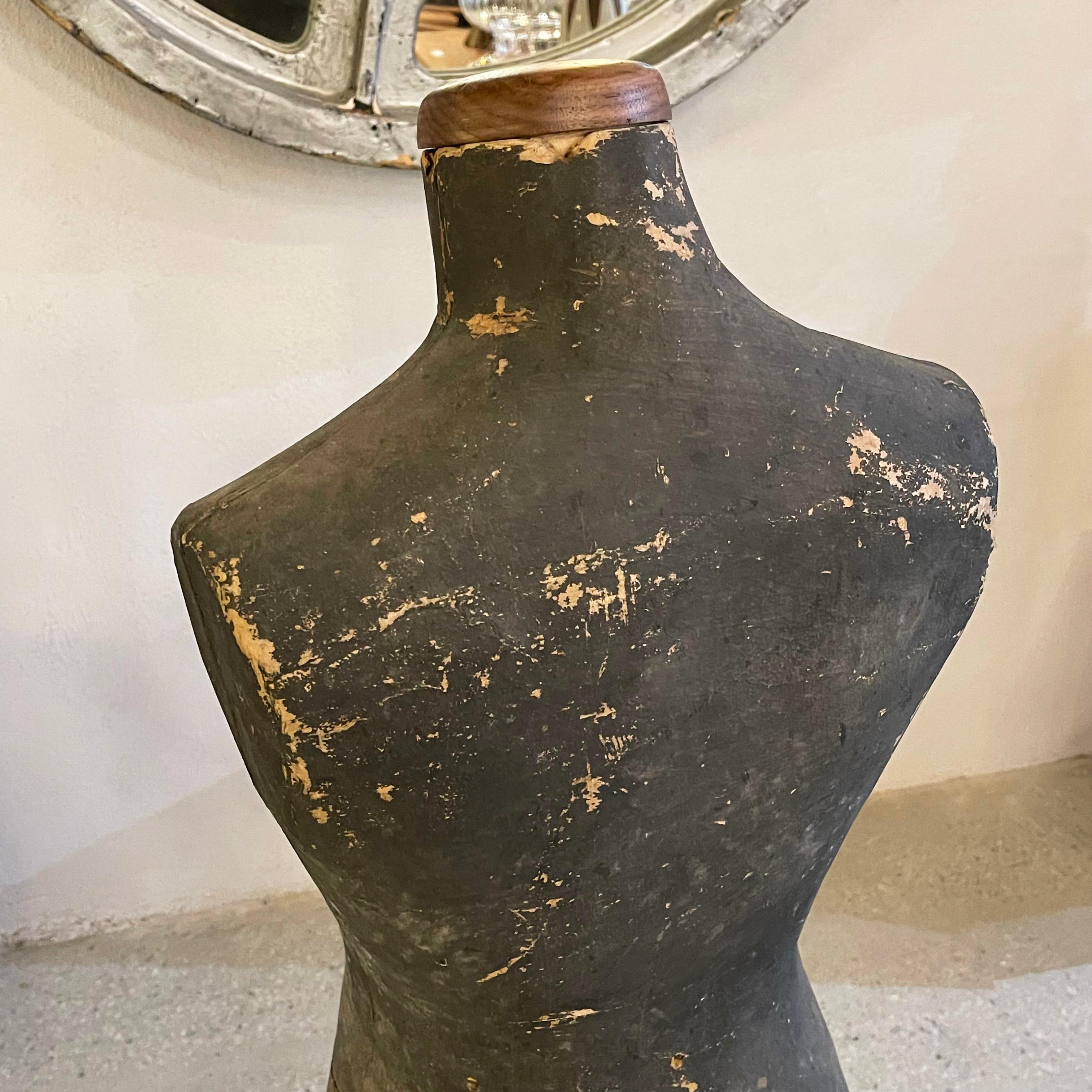 Début du 20e siècle Mannequin masculin torse sur Stand en vente 3