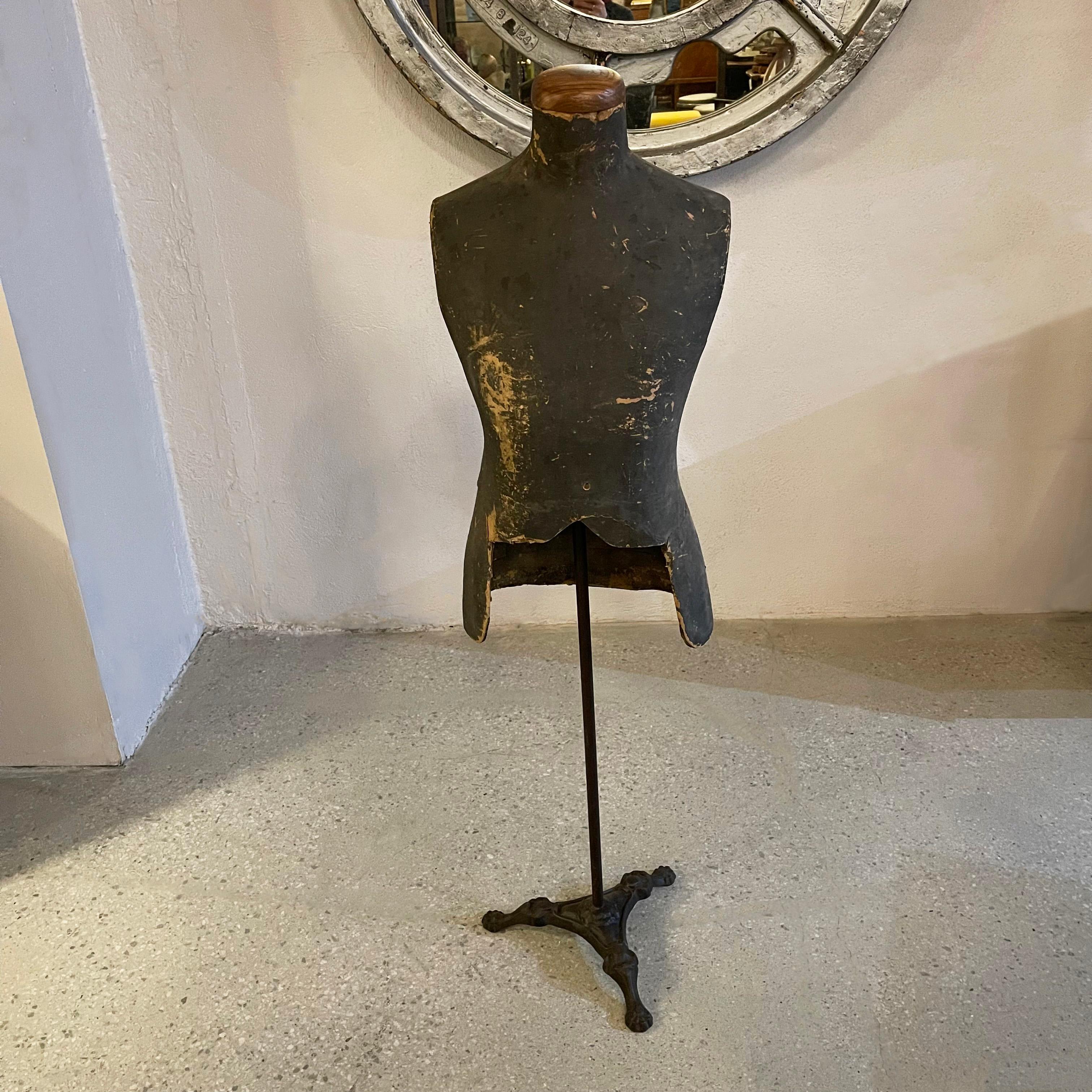 Début du 20e siècle Mannequin masculin torse sur Stand en vente 6