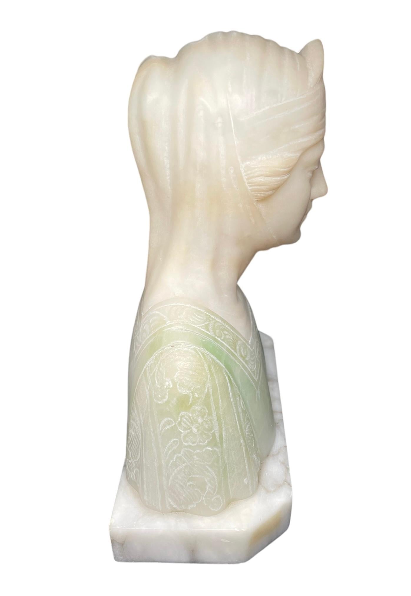 Renaissance Buste de Béatrice en marbre et albâtre du début du 20e siècle  en vente