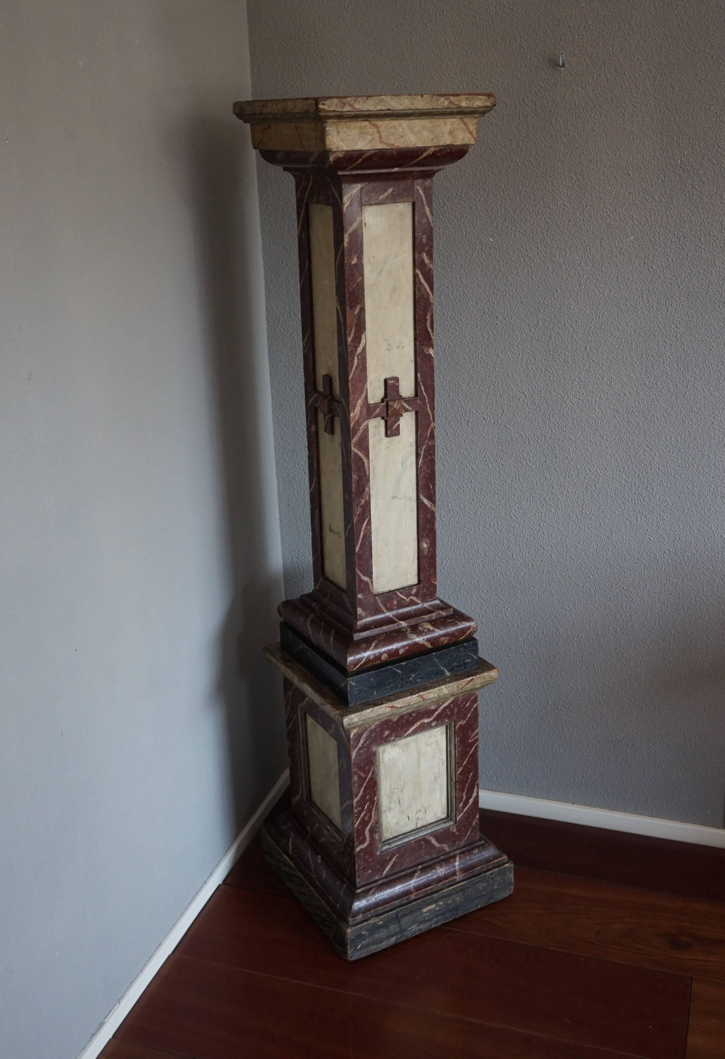 Early 20th Century Marble Painted Wooden Sculpture Stand / Newel Post Column For Sale 3