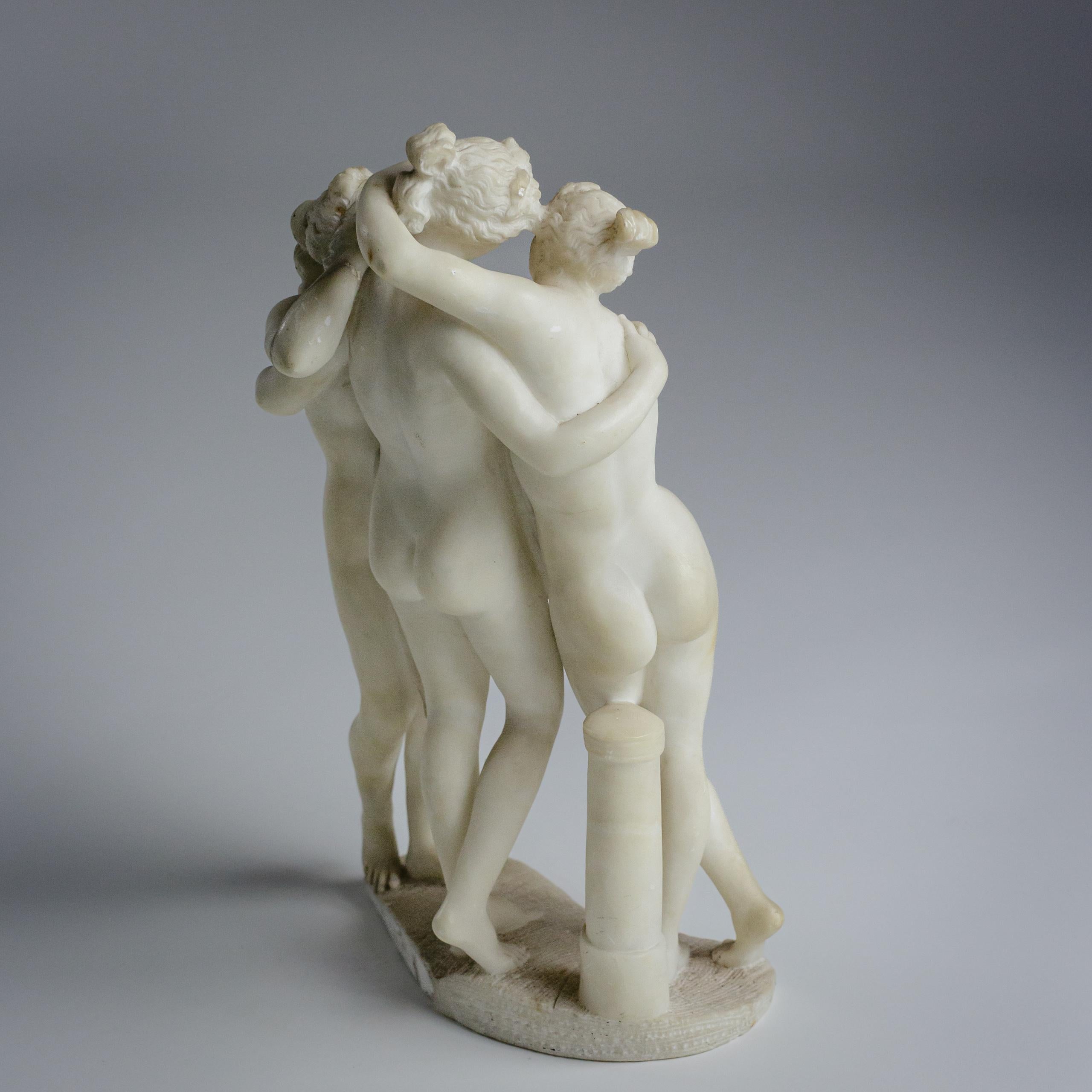 Néoclassique Sculpture en marbre du début du 20e siècle représentant les Trois Grâces en vente