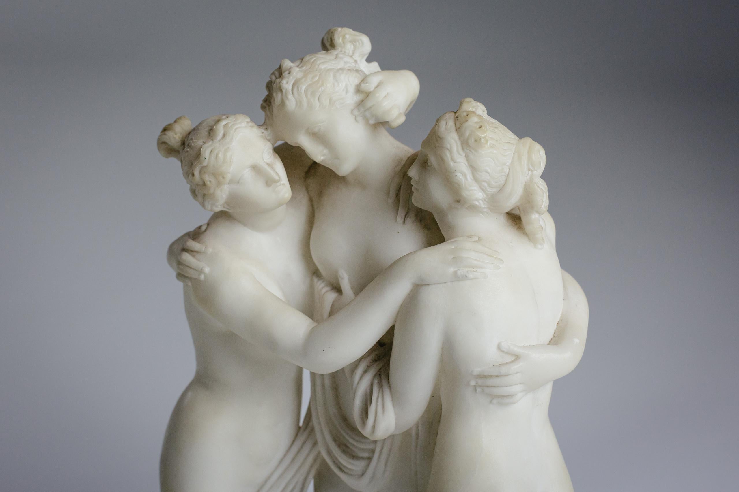 Sculpté Sculpture en marbre du début du 20e siècle représentant les Trois Grâces en vente