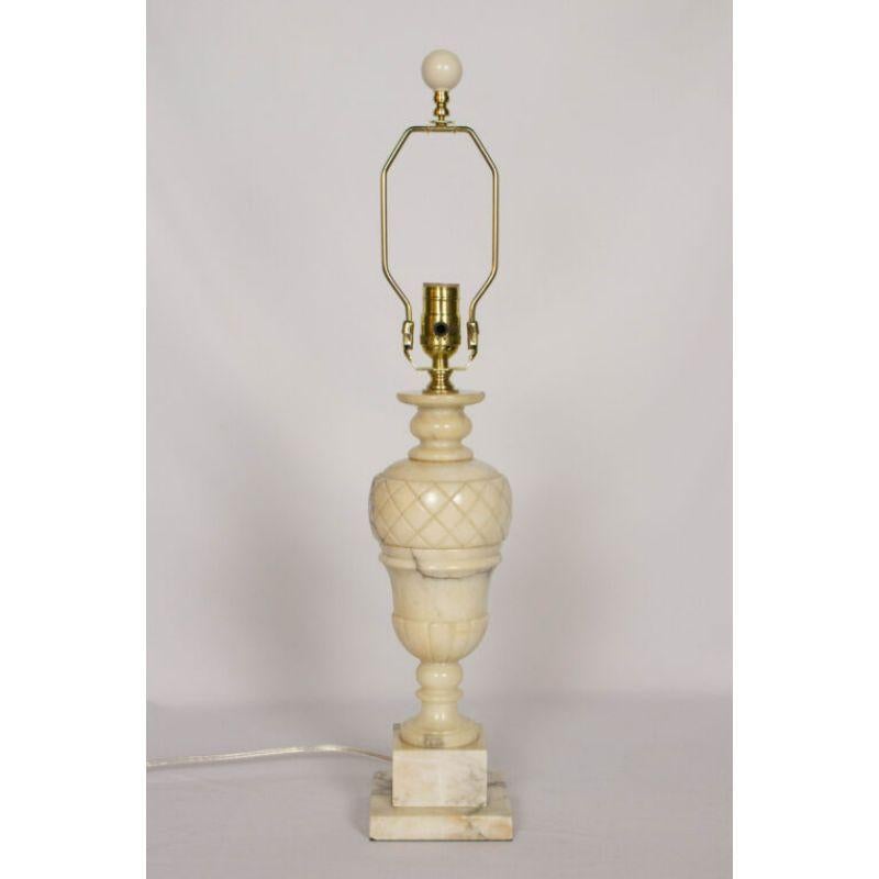 20ième siècle Lampe de table en marbre du début du 20e siècle en vente