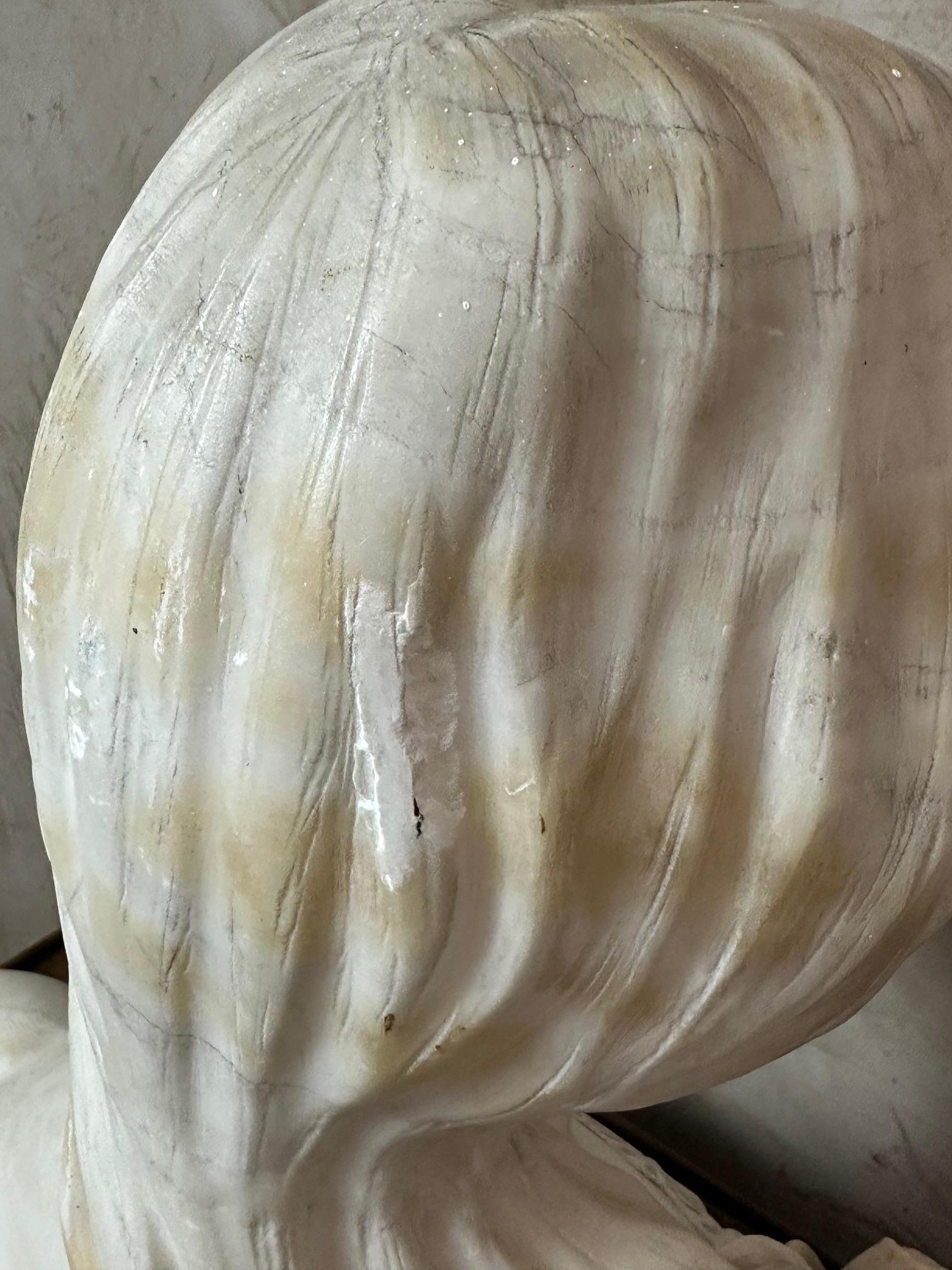 Busto de mujer en mármol de principios del siglo XX Firmado Hillebrand, 1900 en venta 5