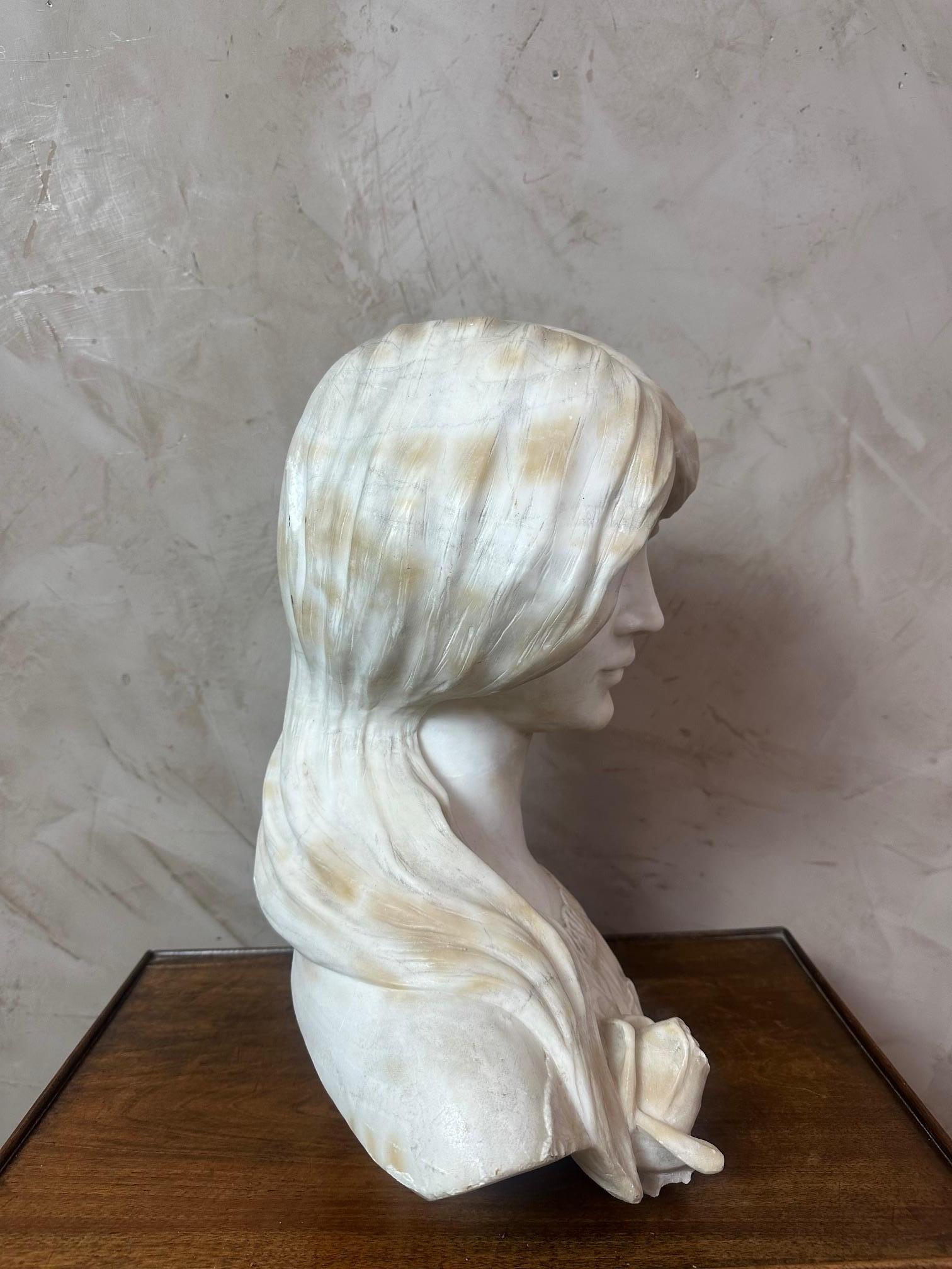 Busto de mujer en mármol de principios del siglo XX Firmado Hillebrand, 1900 en venta 8