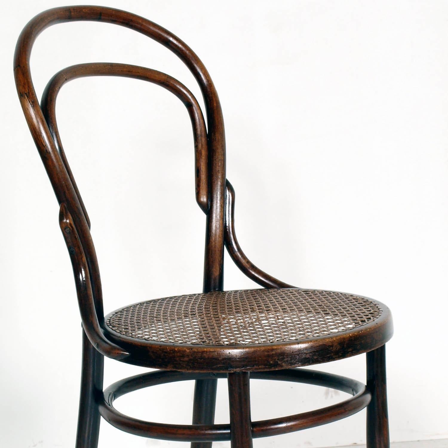 Austrian Early 20th Century Matched Pair of Classic Bentwood Thonet Chairs n. 14