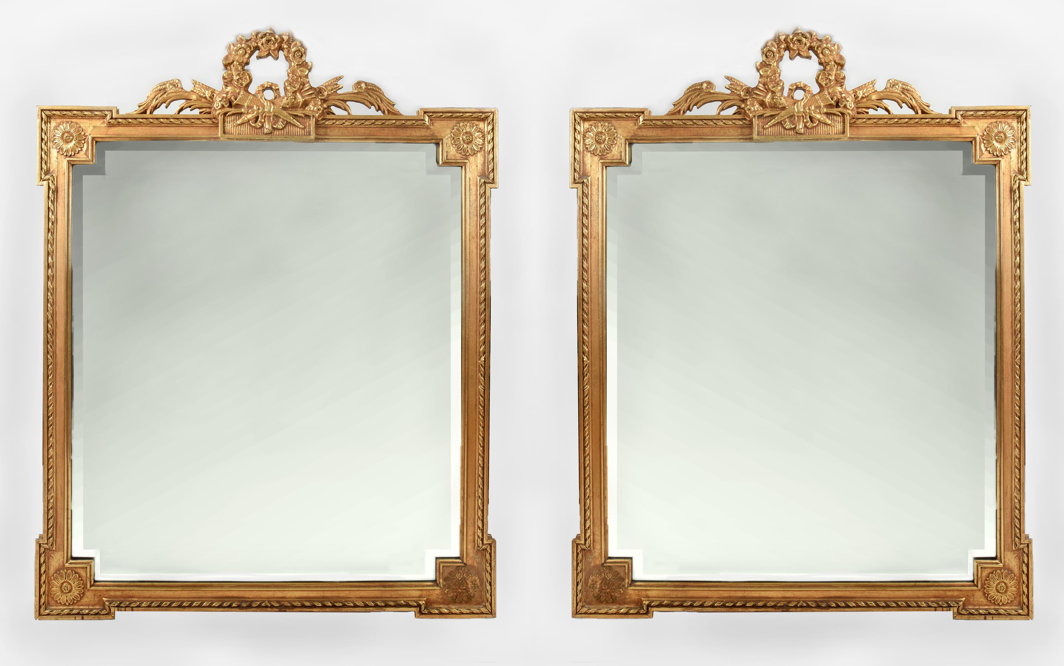 Early 20th Century Matching Pair of Giltwood Hanging Beveled Mirrors 4