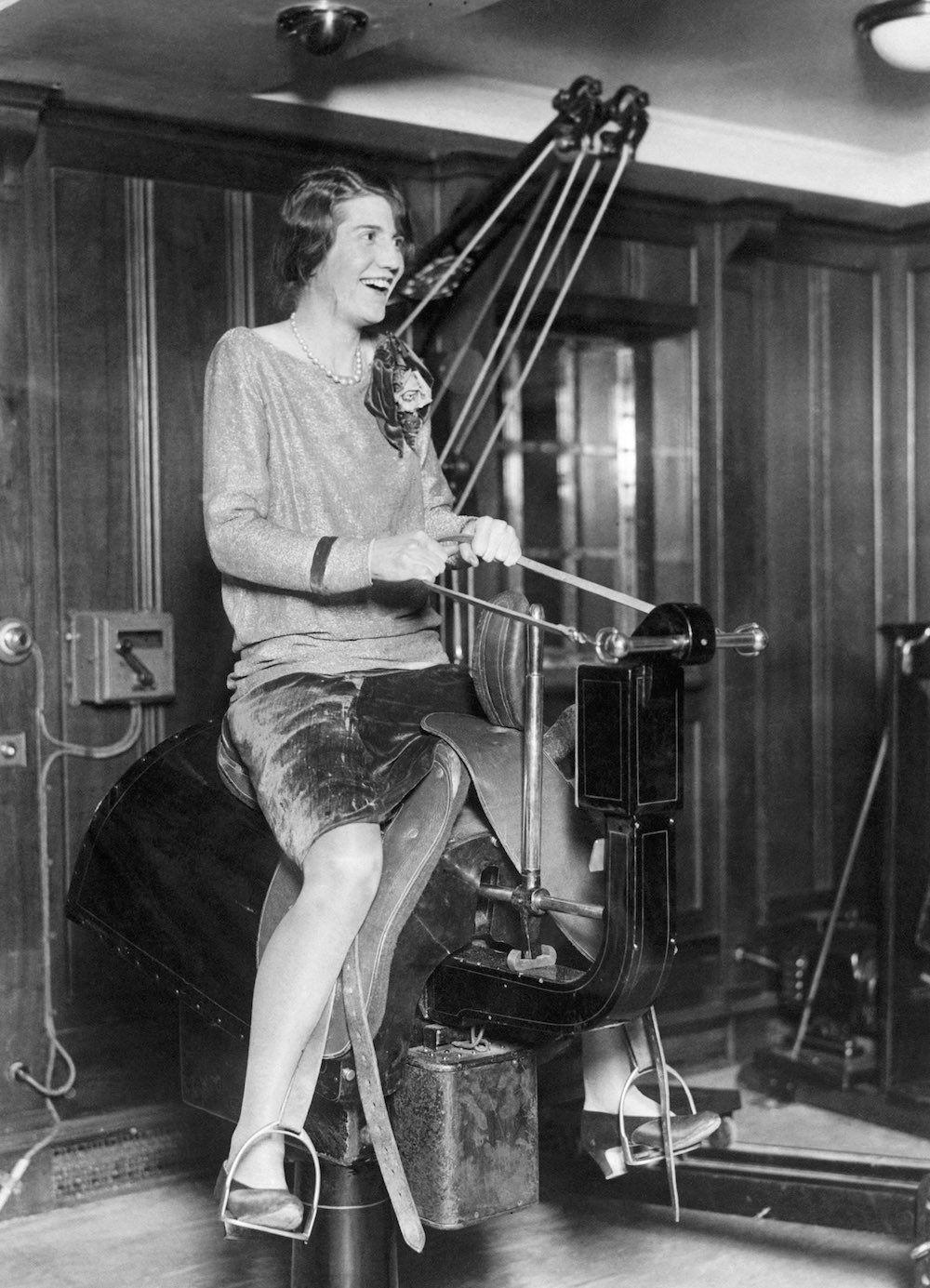 Early 20th Century Mechanical Horse Exercise Machine For Sale 1