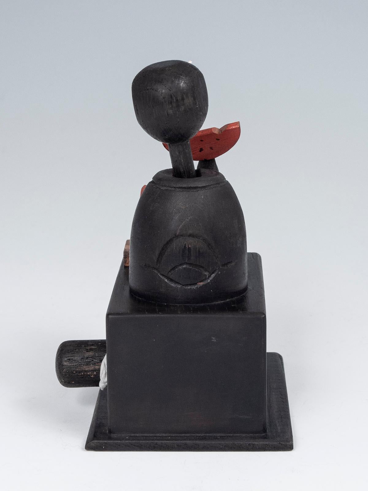 Sculpté à la main Jouet mécanique du début du 20e siècle provenant de Kobe, Japon	 en vente