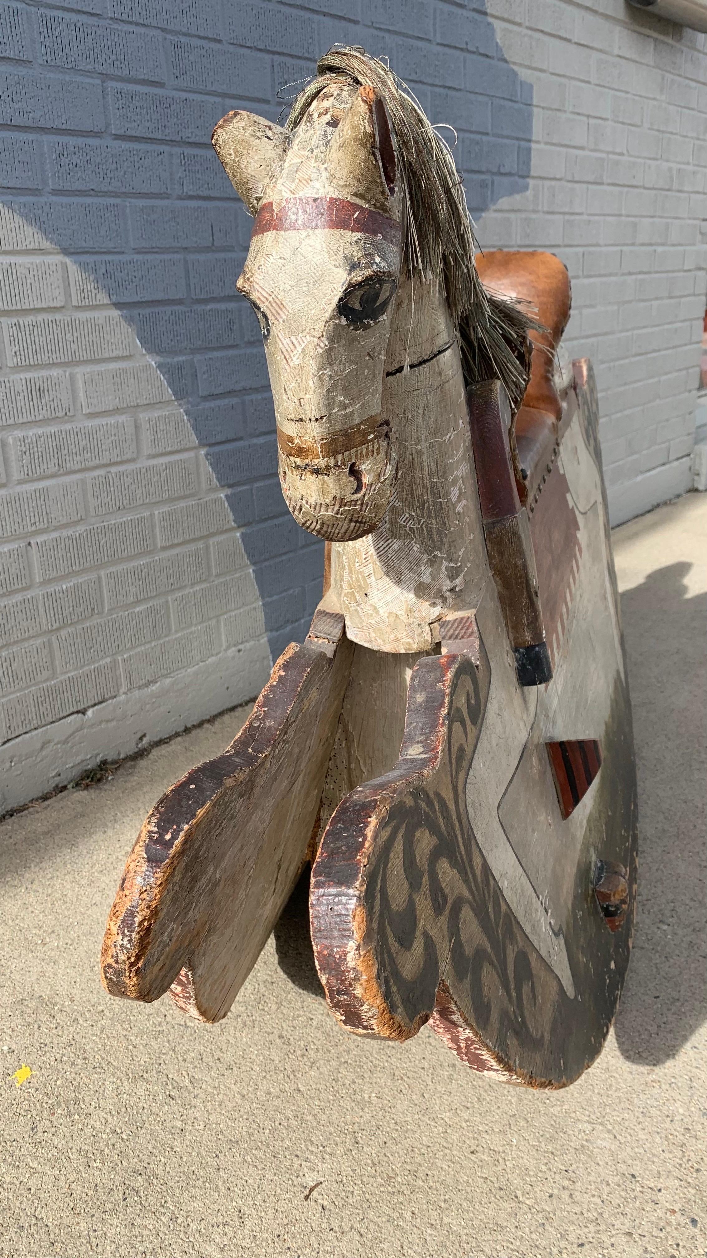 Schaukelpferd im mittelalterlichen Stil des frühen 20. im Angebot 4