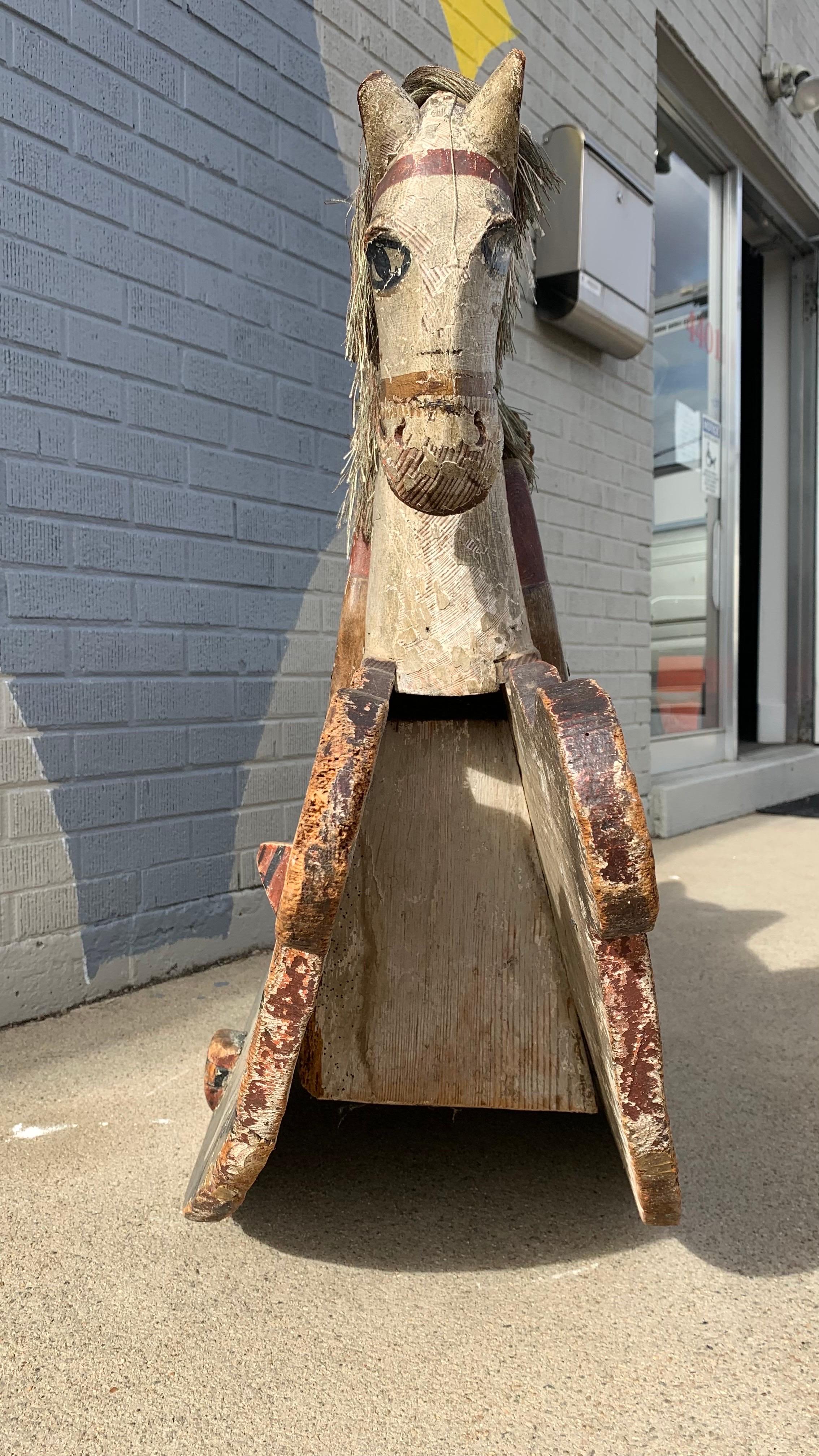 Schaukelpferd im mittelalterlichen Stil des frühen 20. im Angebot 5