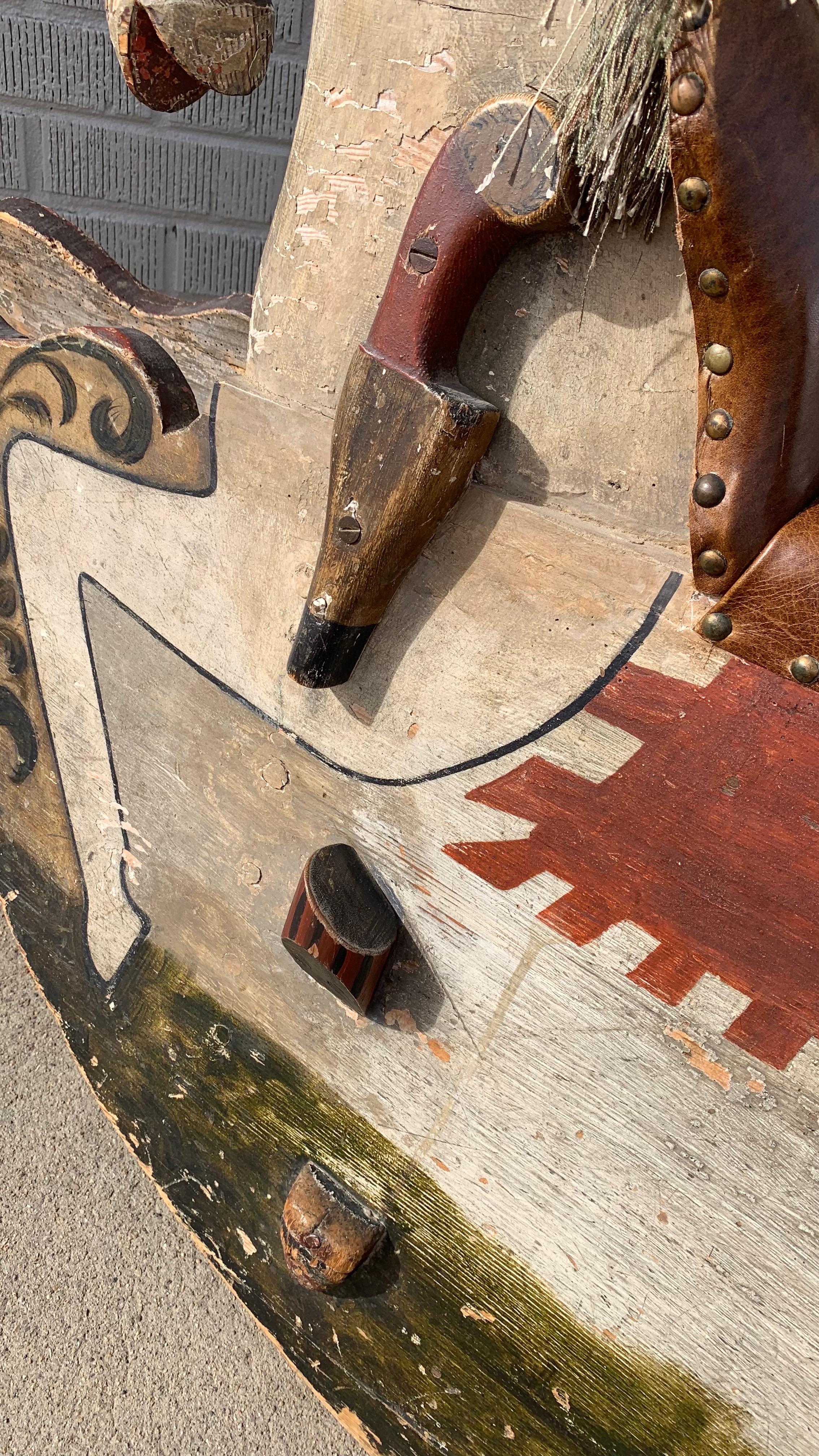 Schaukelpferd im mittelalterlichen Stil des frühen 20. (20. Jahrhundert) im Angebot