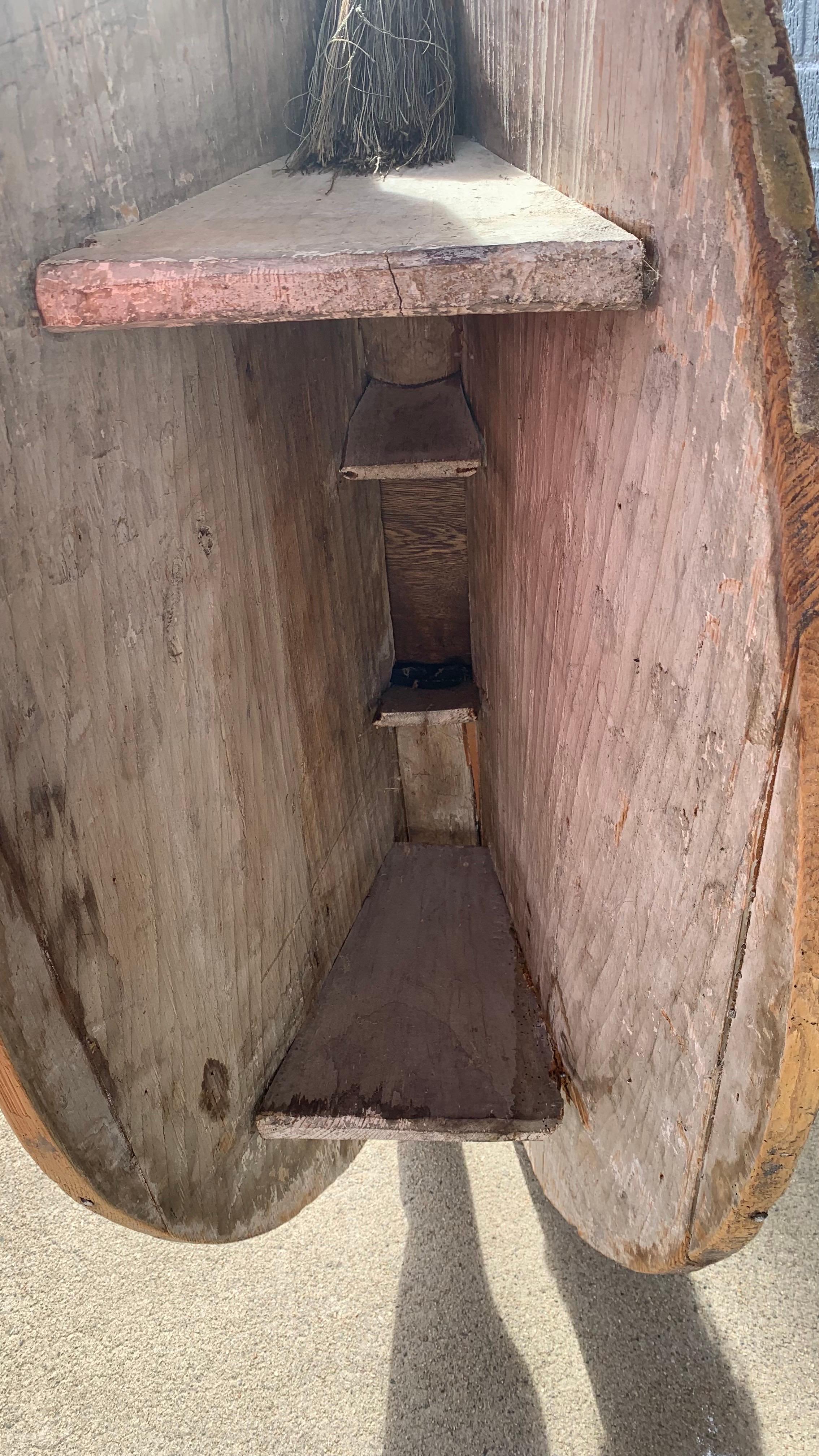 Schaukelpferd im mittelalterlichen Stil des frühen 20. im Angebot 1