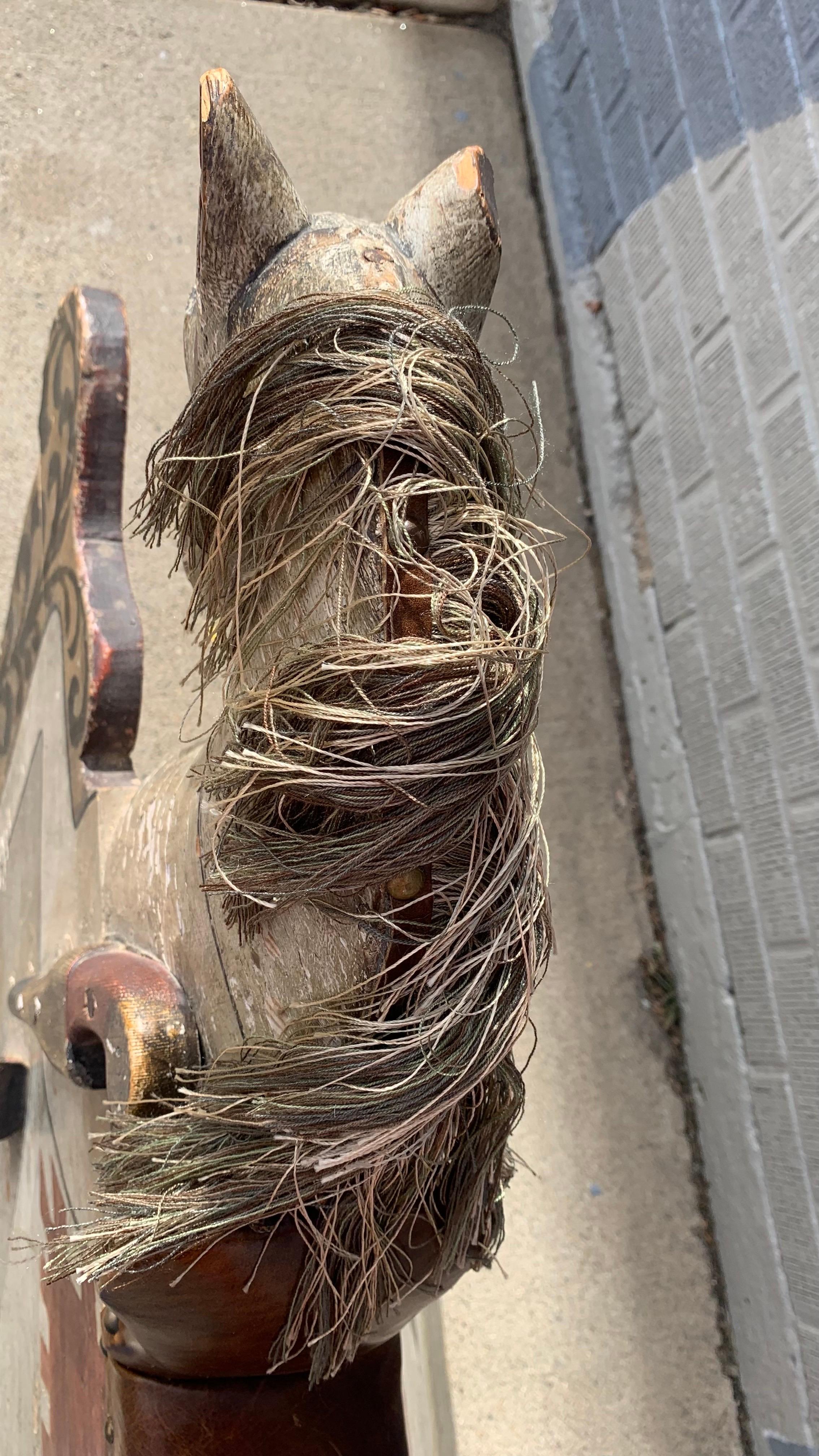 Schaukelpferd im mittelalterlichen Stil des frühen 20. im Angebot 2