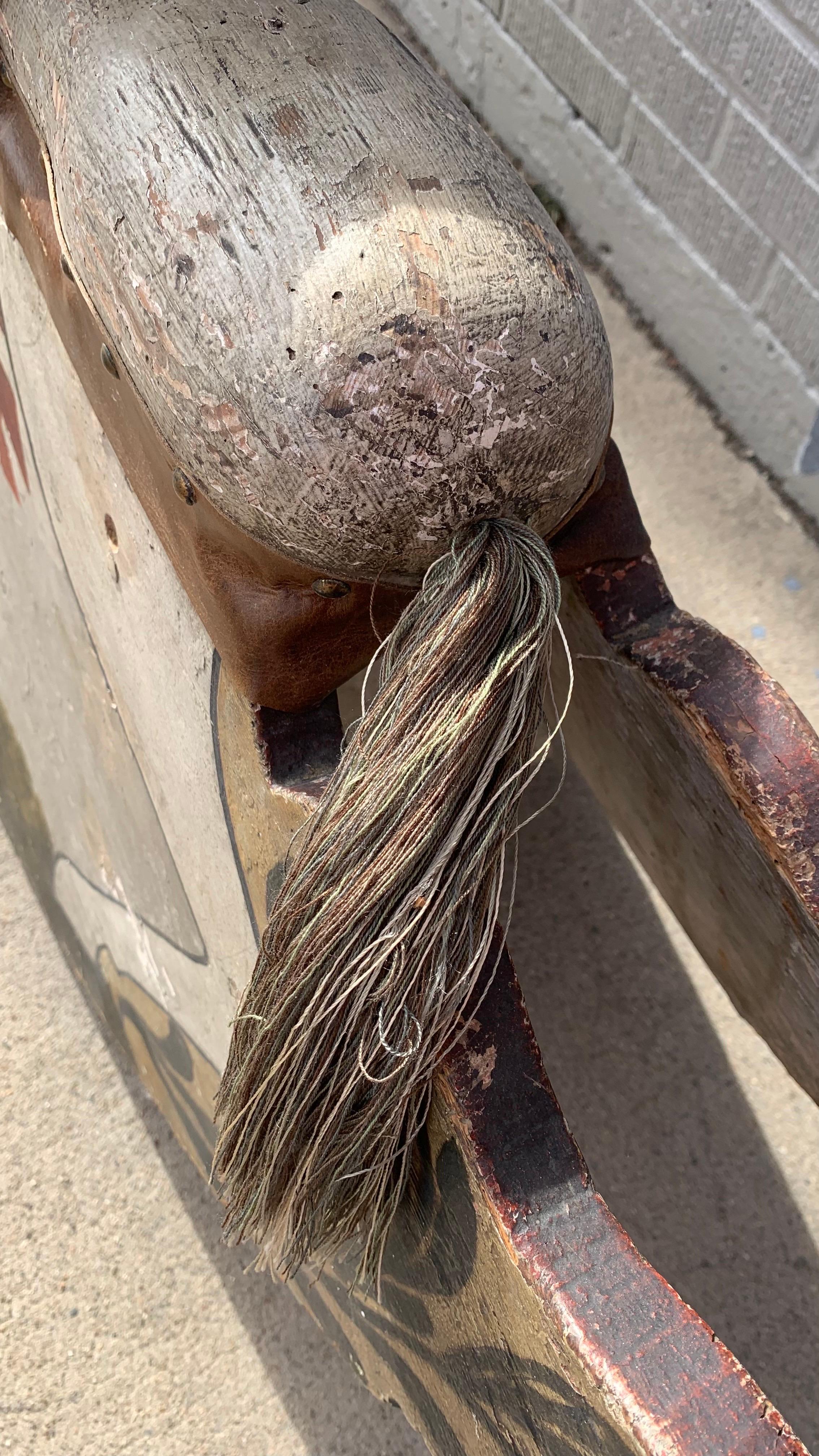 Schaukelpferd im mittelalterlichen Stil des frühen 20. im Angebot 3