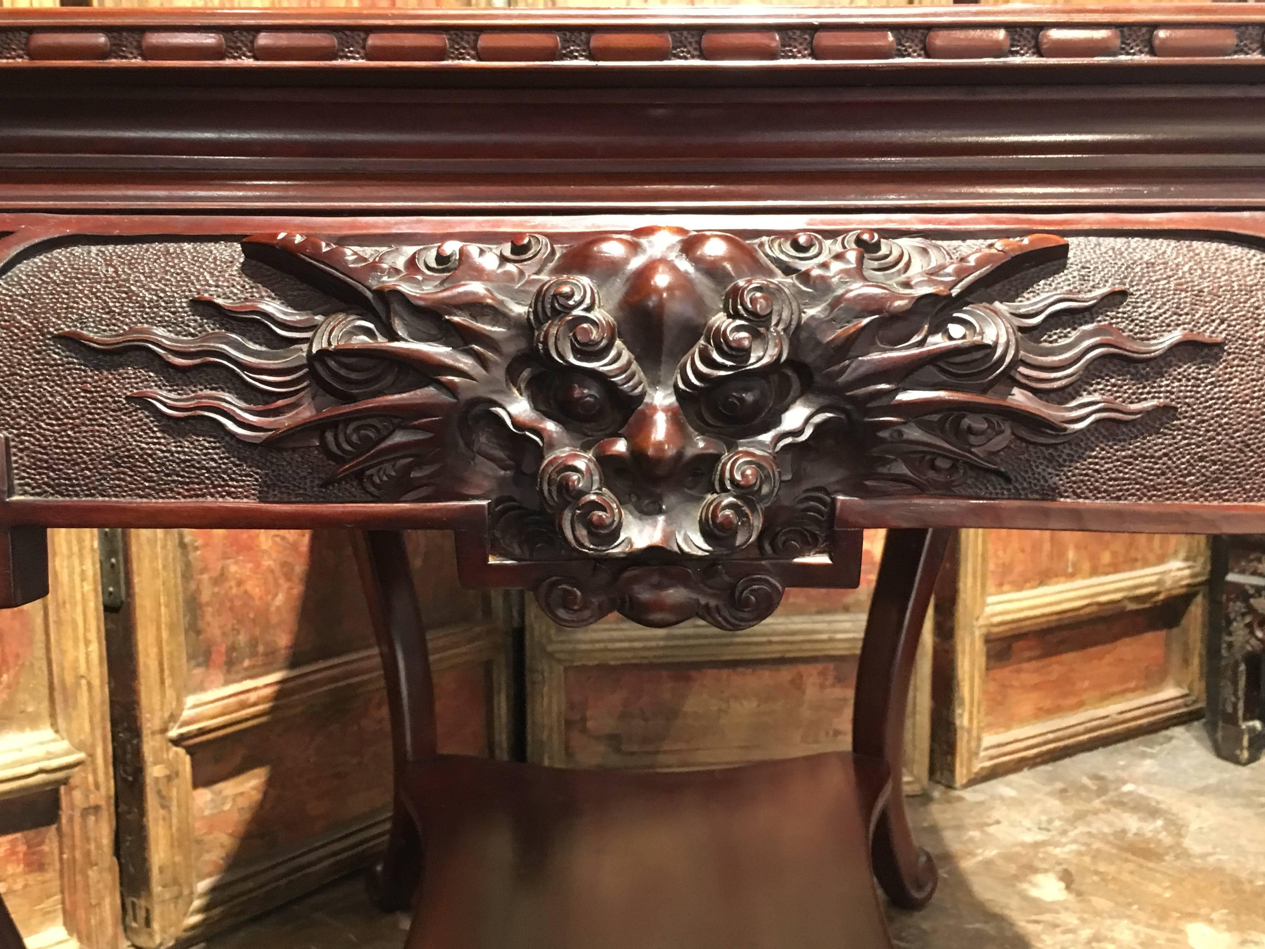 Early 20th Century Meiji Period Japanese Export Center Table with Dragons For Sale 6