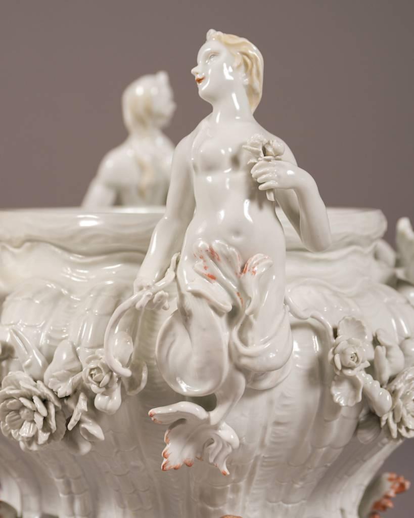 Hand-Painted Early 20th Century Meissen Porcelain Centerpiece