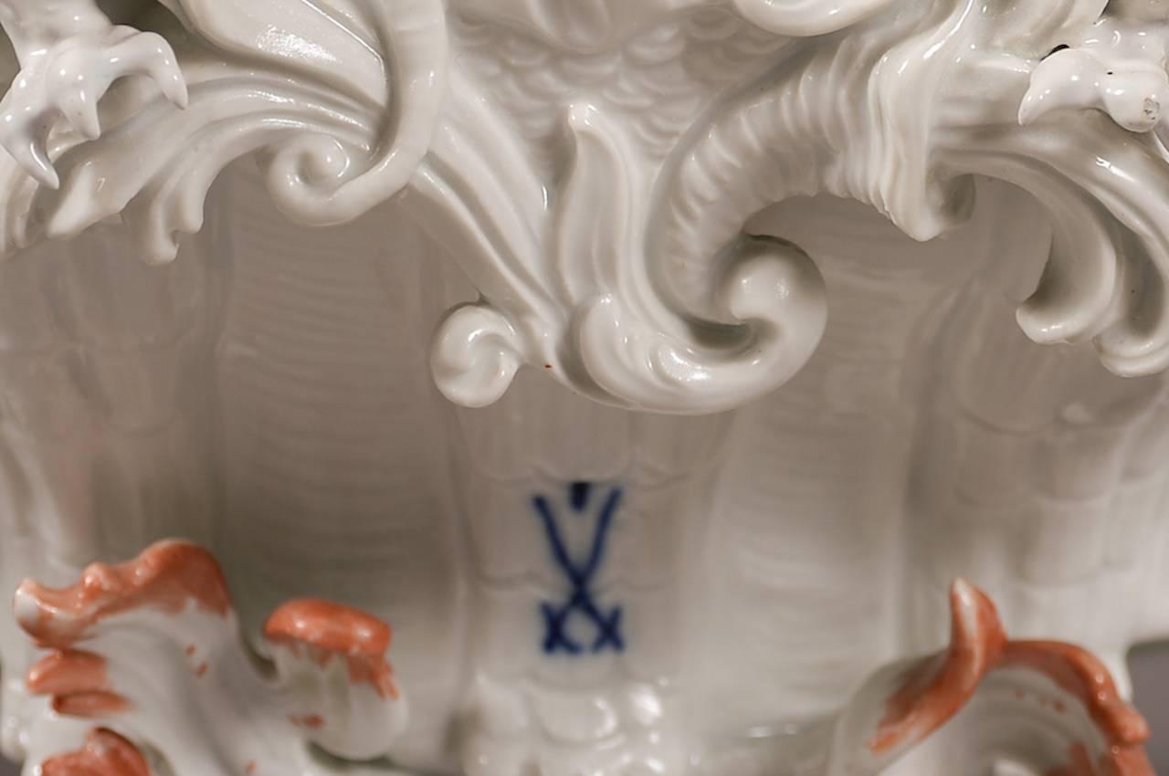 Early 20th Century Meissen Porcelain Centerpiece In Excellent Condition In Los Angeles, CA