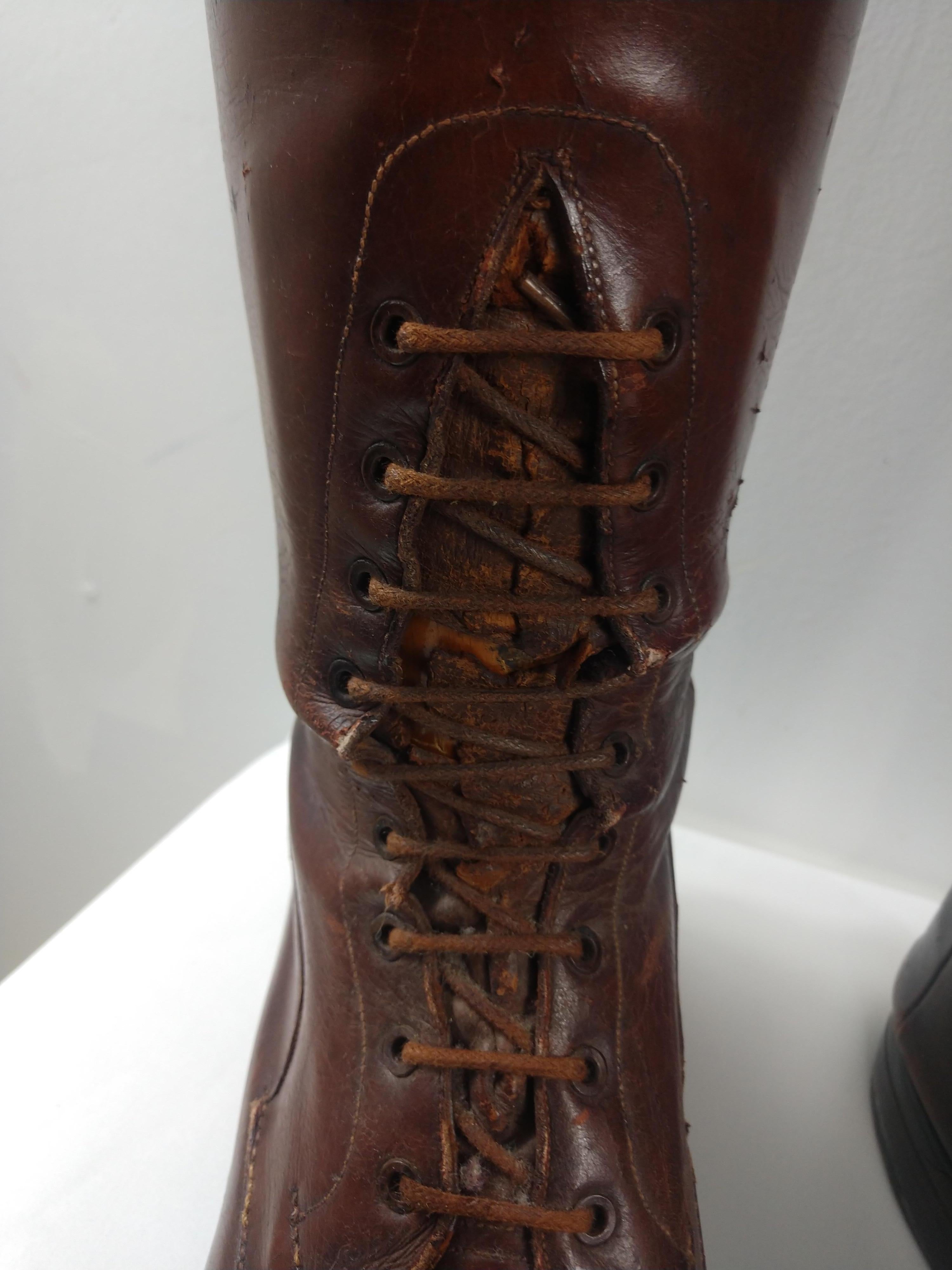 Bottes d'équitation en cuir pour hommes du début du XXe siècle avec brancards en vente 1