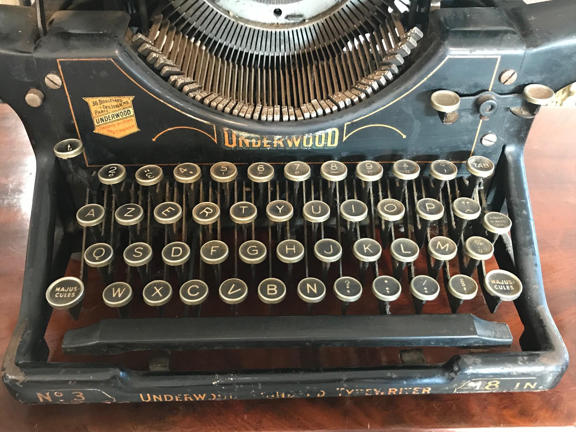 Early 20th century Metal Imported From USA Underwood Typewriter In Good Condition In LEGNY, FR