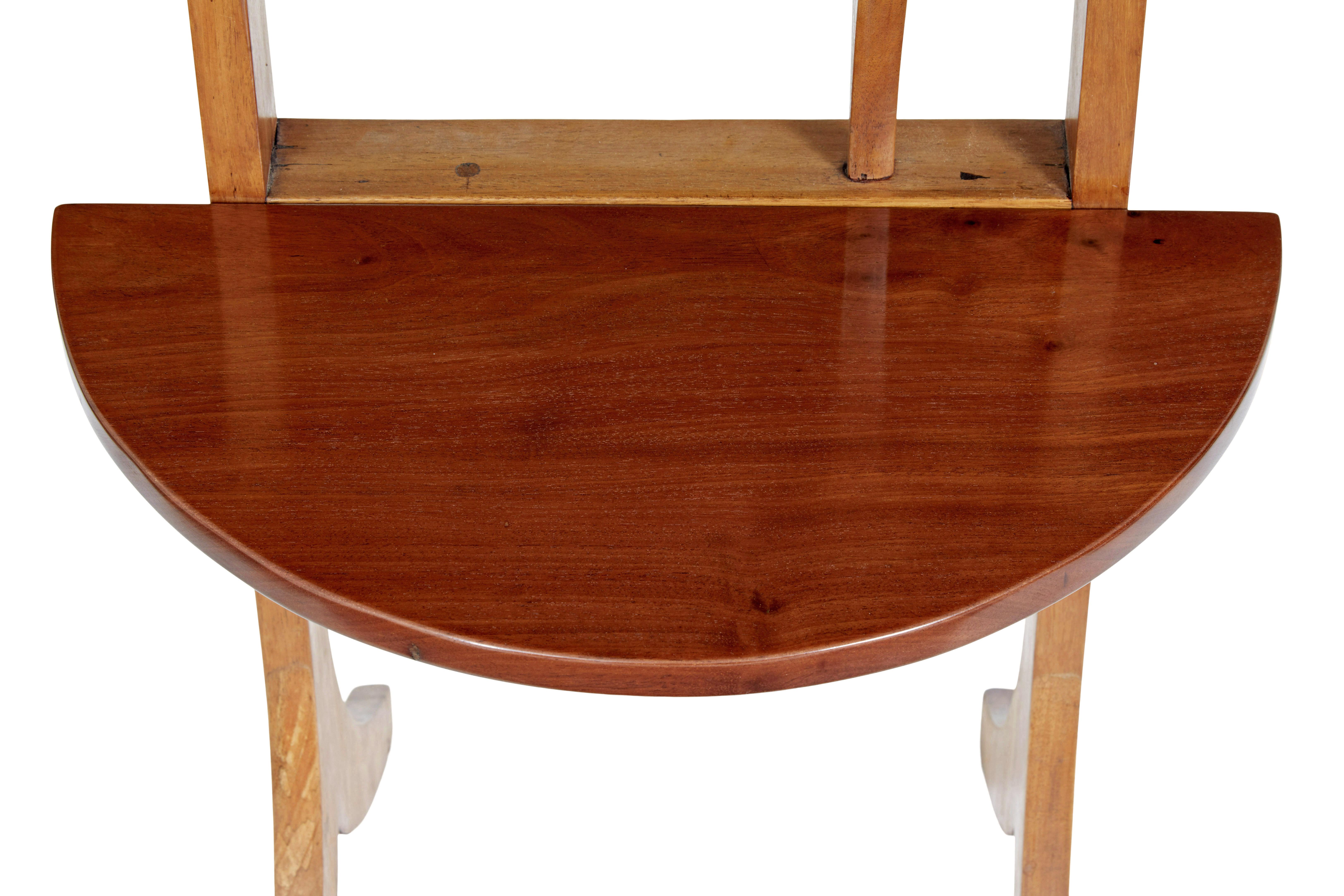 Art déco Table d'appoint en acajou métamorphique du début du 20e siècle en vente