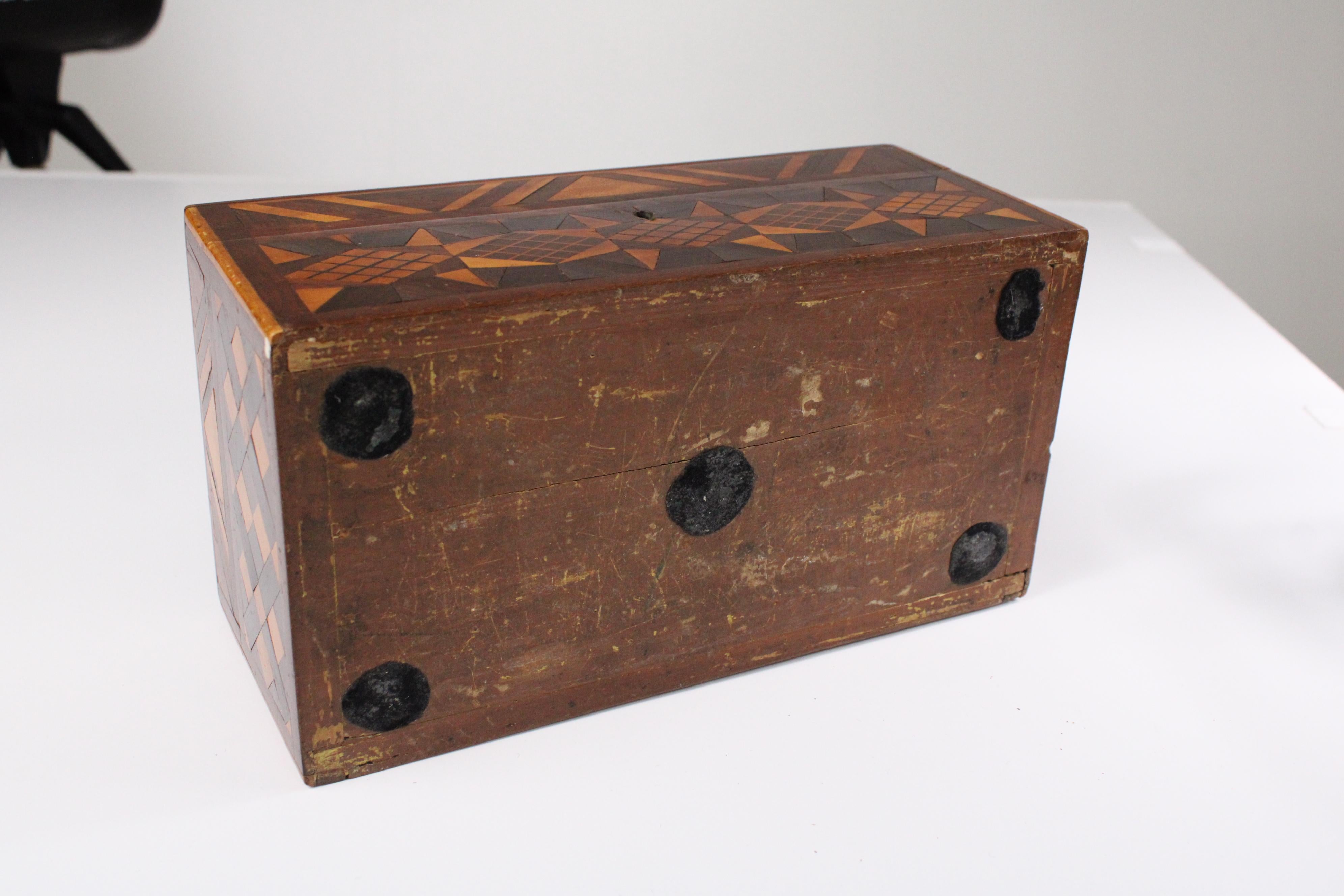 Buzón mexicano de marquetería de madera de frutal de principios del siglo XX en venta 6