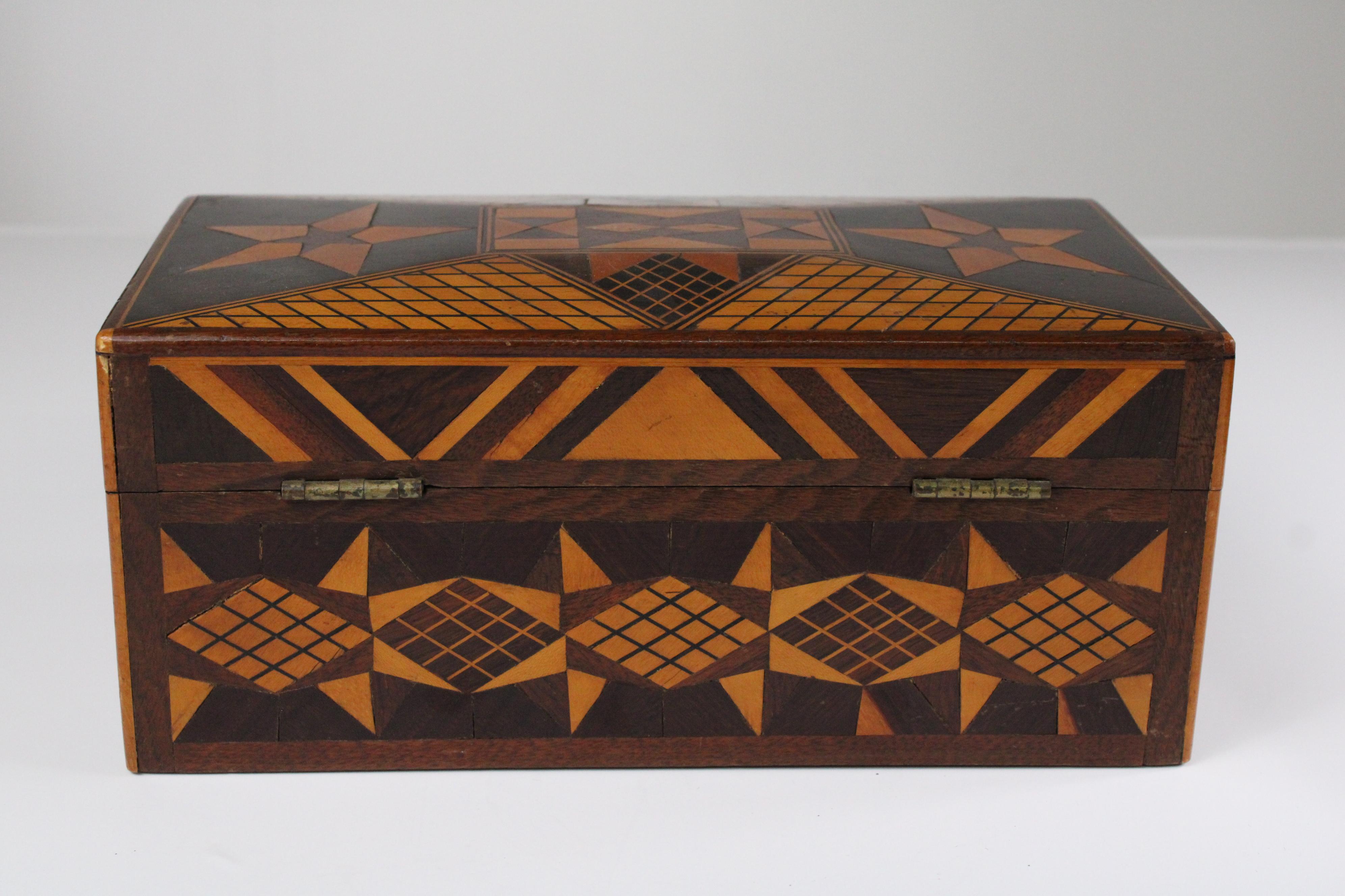 Buzón mexicano de marquetería de madera de frutal de principios del siglo XX en Bueno estado para la venta en West Hollywood, CA