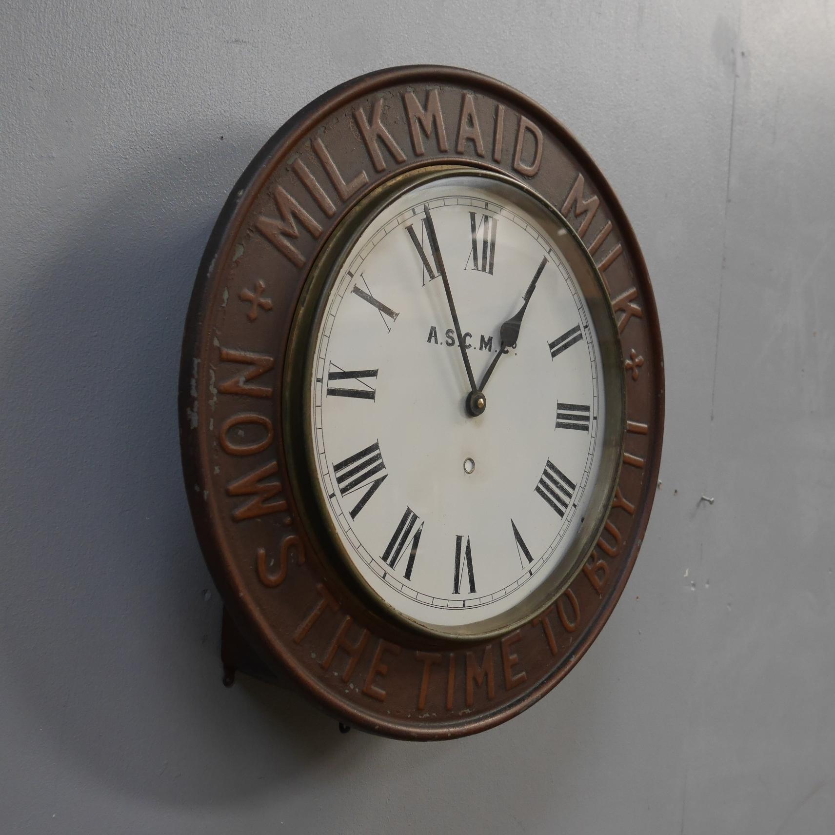 Horloge publicitaire pour le lait Milkmaid, début du 20e siècle Bon état - En vente à Downham Market, GB