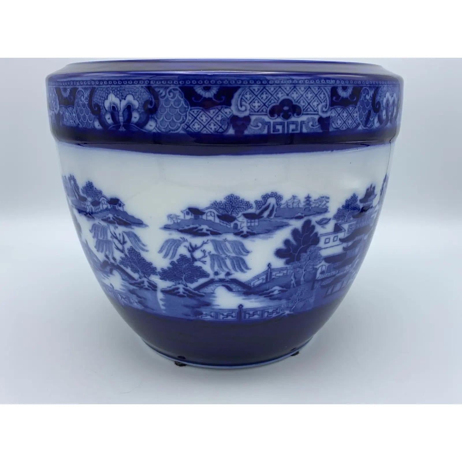 British Early 20th Century Minton Blue and White “Blue Willow” Porcelain Cachepot For Sale