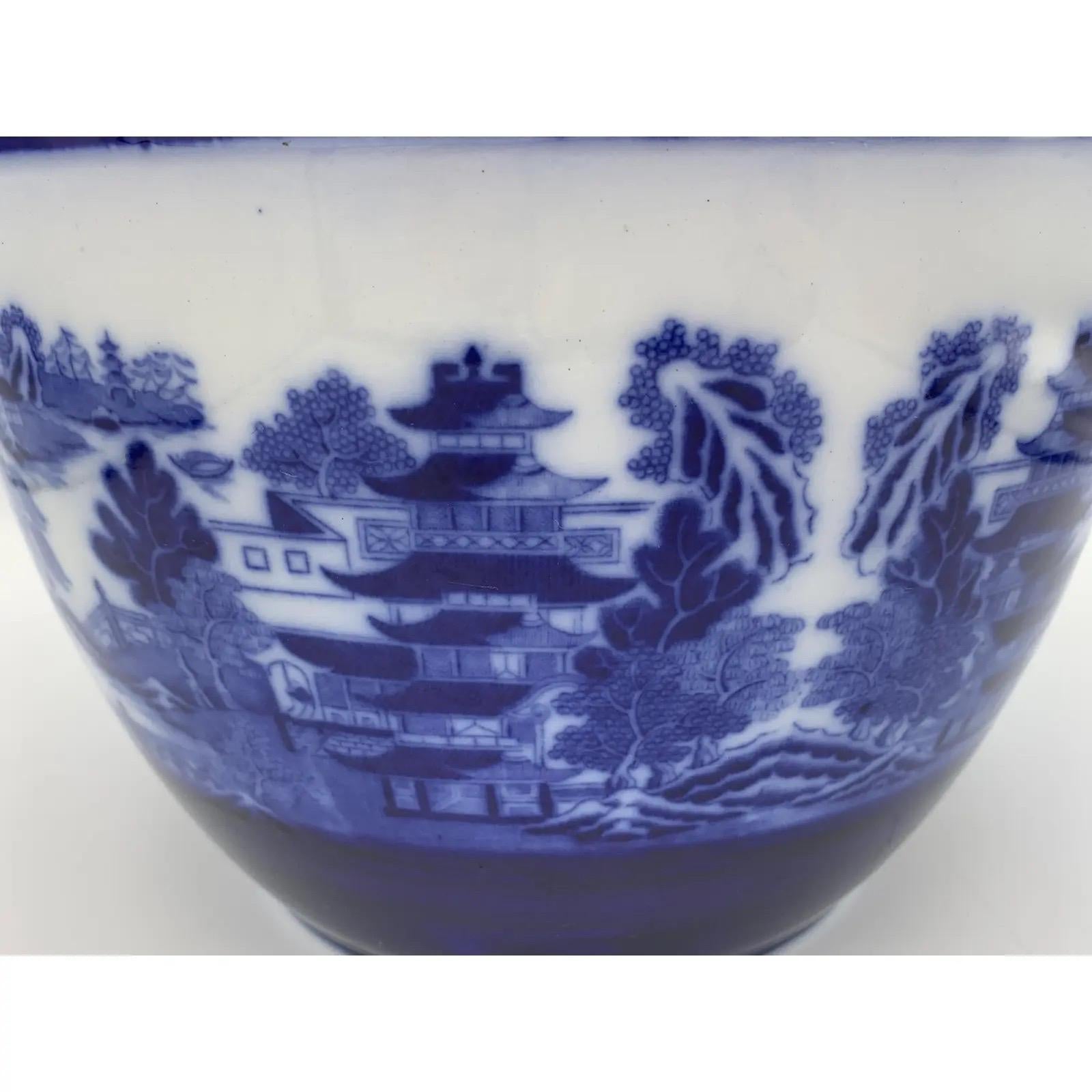 Early 20th Century Minton Blue and White “Blue Willow” Porcelain Cachepot For Sale 1