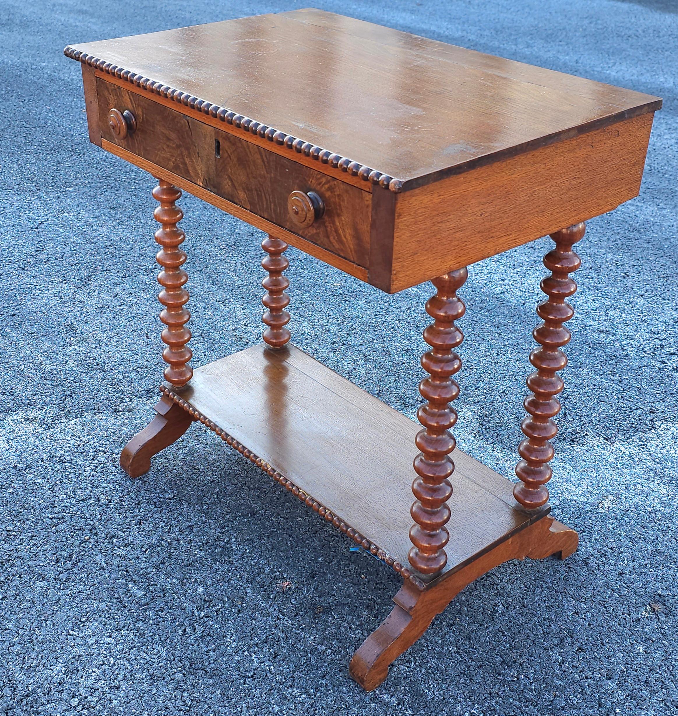 Mesa de trabajo torneada de bolillos de madera mixta de frutal de principios del siglo XX Estadounidense en venta