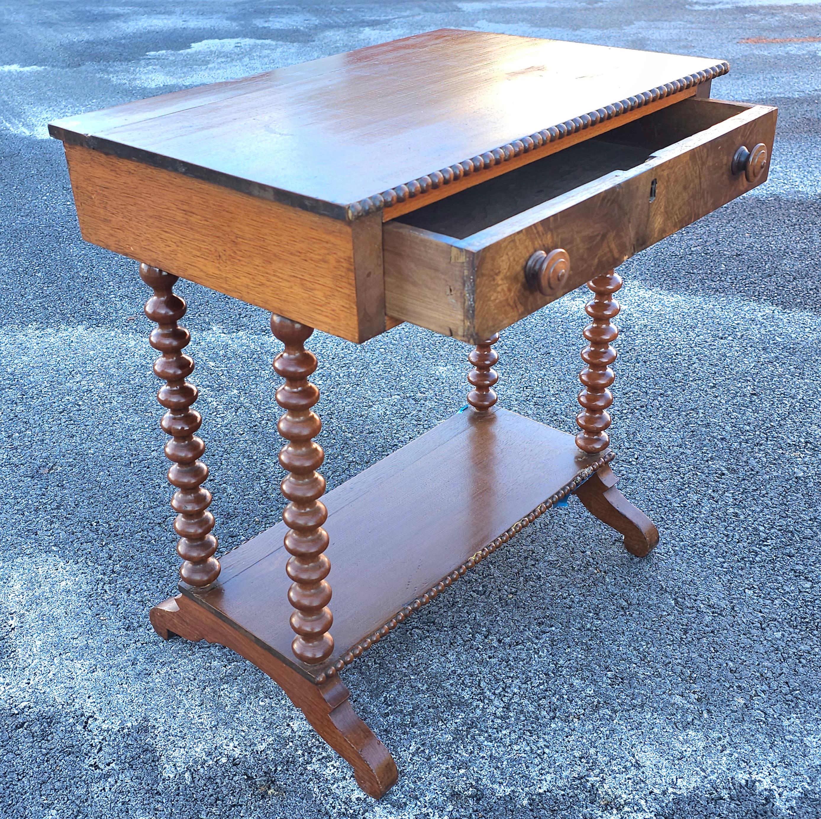 Mesa de trabajo torneada de bolillos de madera mixta de frutal de principios del siglo XX en Bueno estado para la venta en Germantown, MD