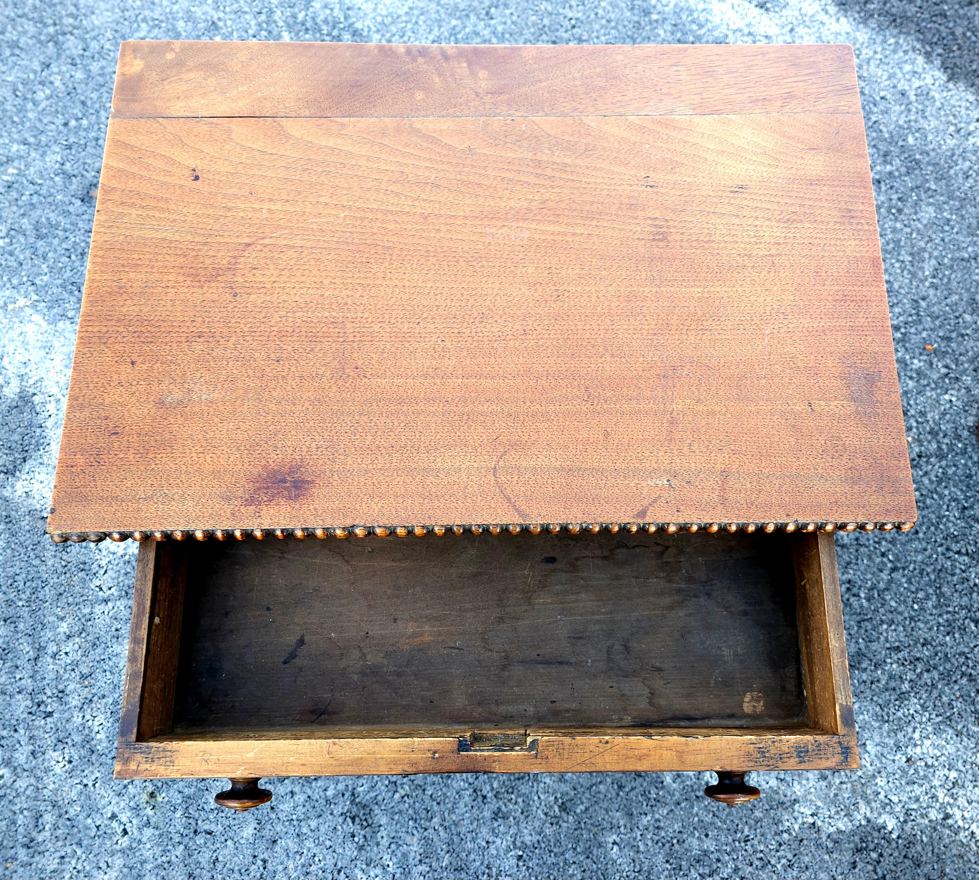 Mesa de trabajo torneada de bolillos de madera mixta de frutal de principios del siglo XX Arce en venta