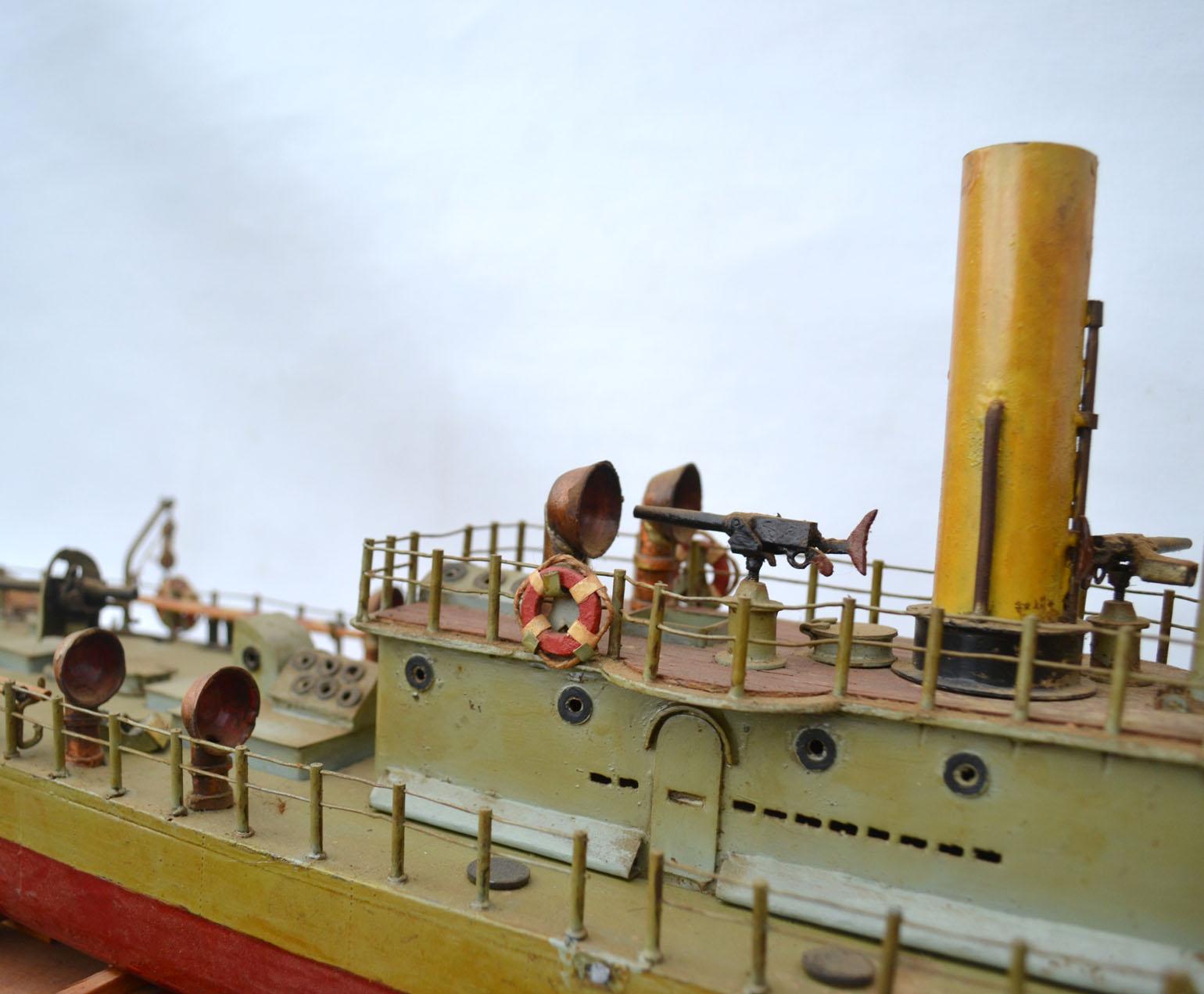 Modèle de bateau à torpilles « Donau Monitor » du début du 20e siècle, sculpture artisanale en vente 4