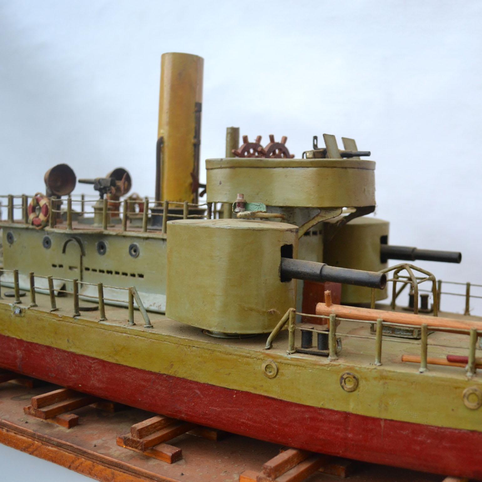 Modèle de bateau à torpilles « Donau Monitor » du début du 20e siècle, sculpture artisanale en vente 3