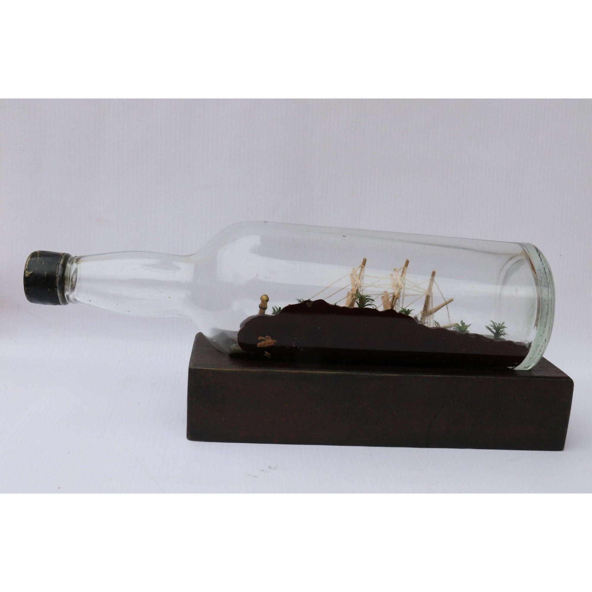 Early 20th Century Model Ship Diorama Within a Bottle, circa 1920 In Good Condition For Sale In Central England, GB