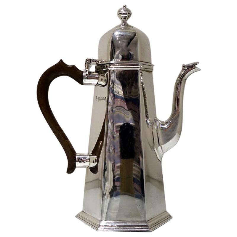 Early 20th Century Modern George V Sterling Silver Coffee Pot, London, 1935 For Sale