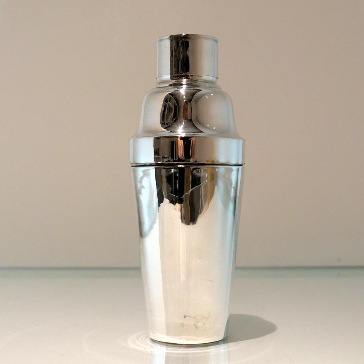 Art Deco Early 20th Century Modern GeorgeV Sterling Silver Cocktail Shaker Sheffield 1919