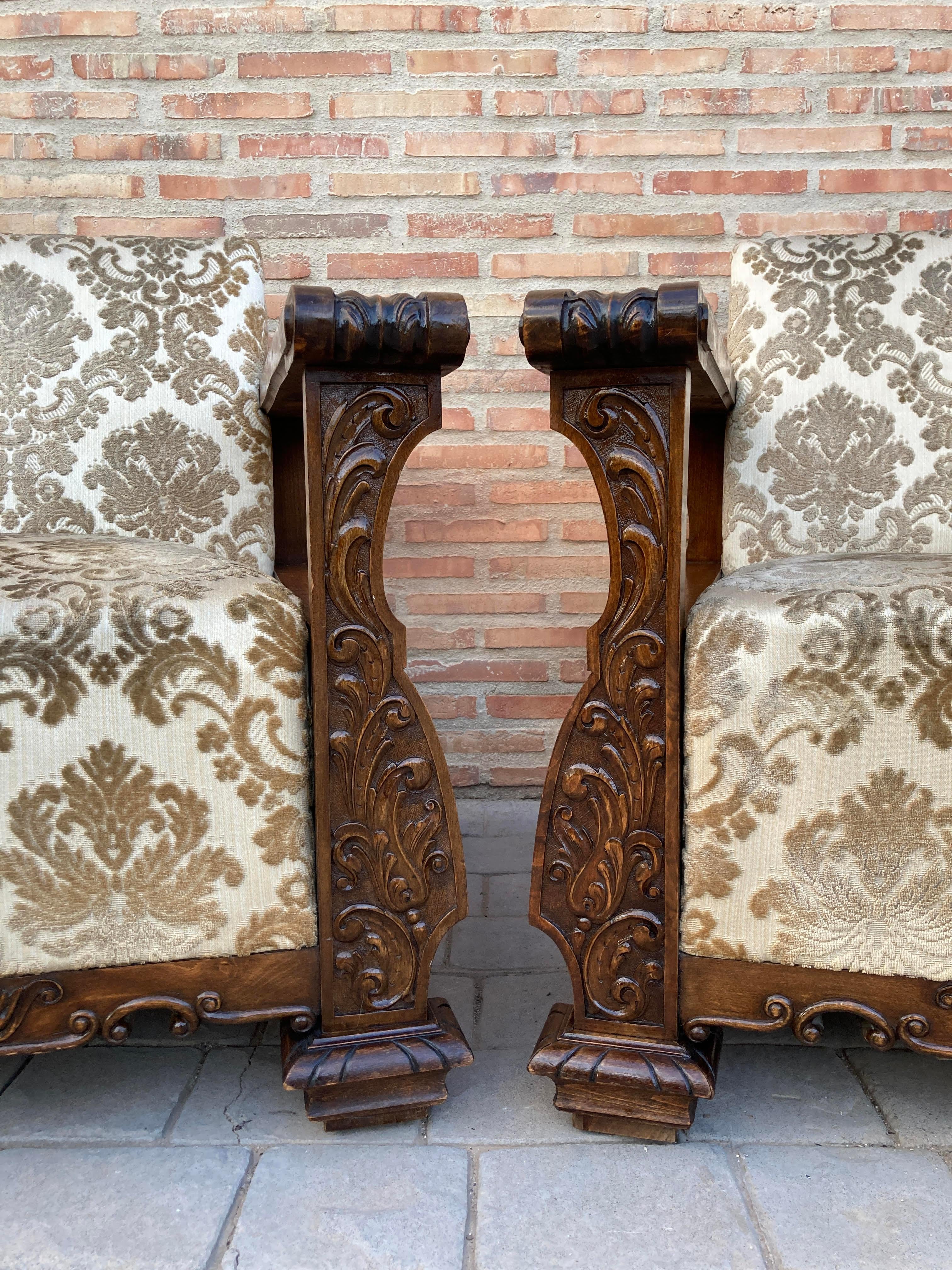Beautiful pair of Early 20th Century Modernist Oak Armchair, 1920s 
Pair of Vintage armchair, 1920s 
Beautiful armchairs 
The structure is made of solid, restored Oak wood. The very good quality upholstery is made of beige and white velor fabric.