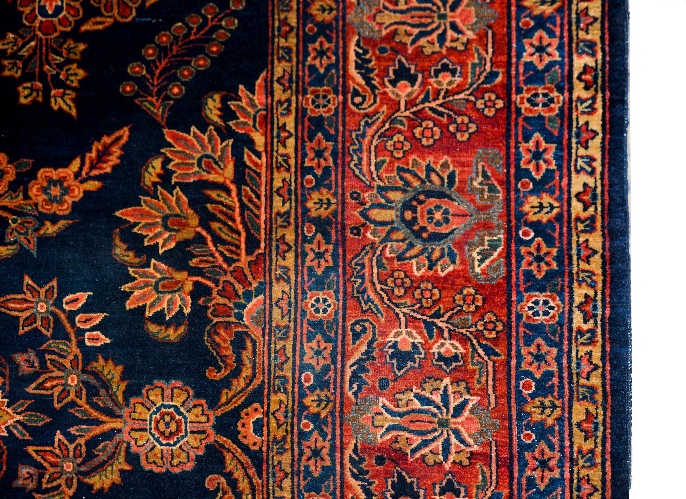Early 20th Century Mohajeran Rug In Good Condition For Sale In Chicago, IL