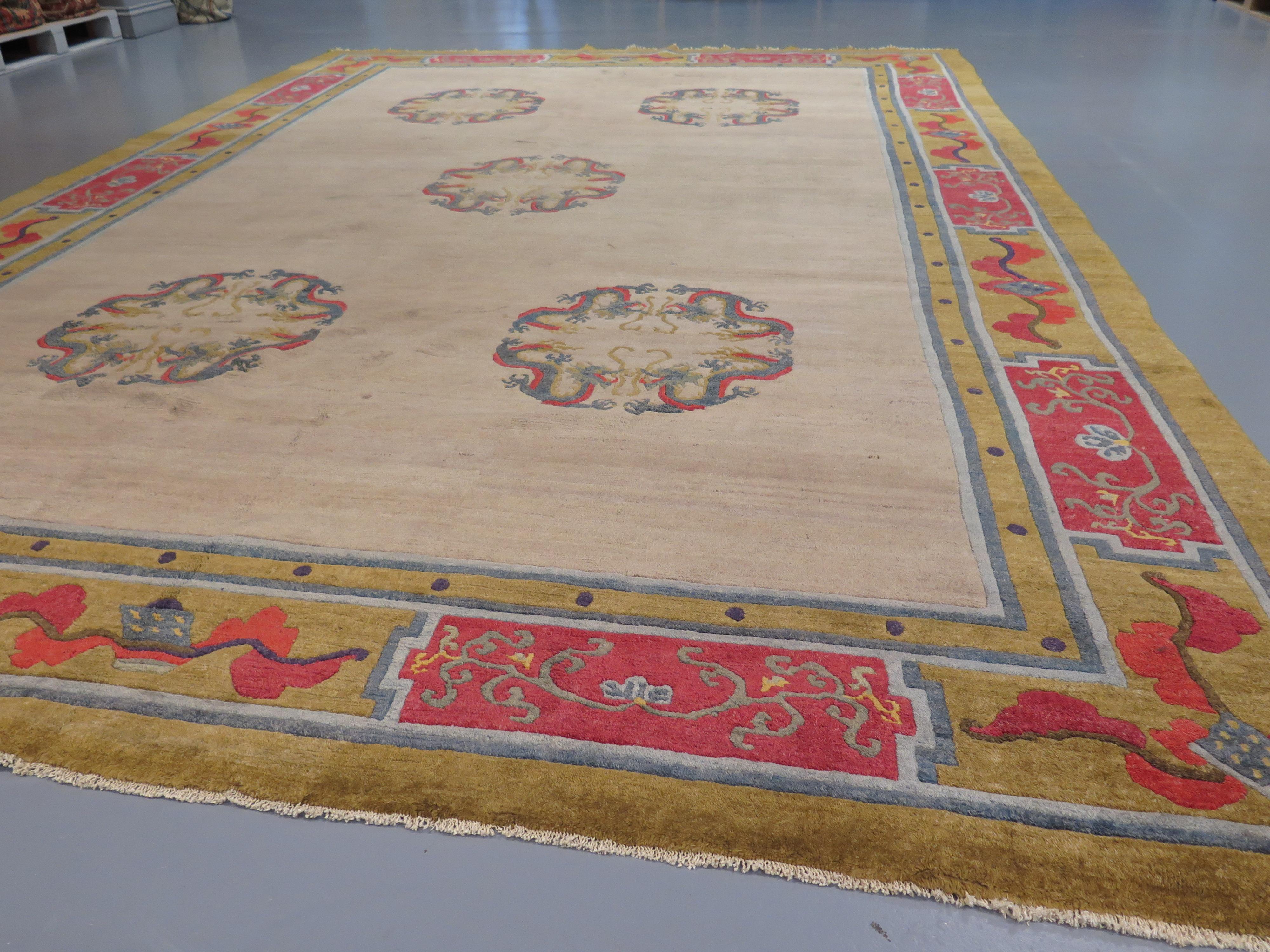 Mid 20th Century Mongolian Carpet In Good Condition For Sale In London, GB