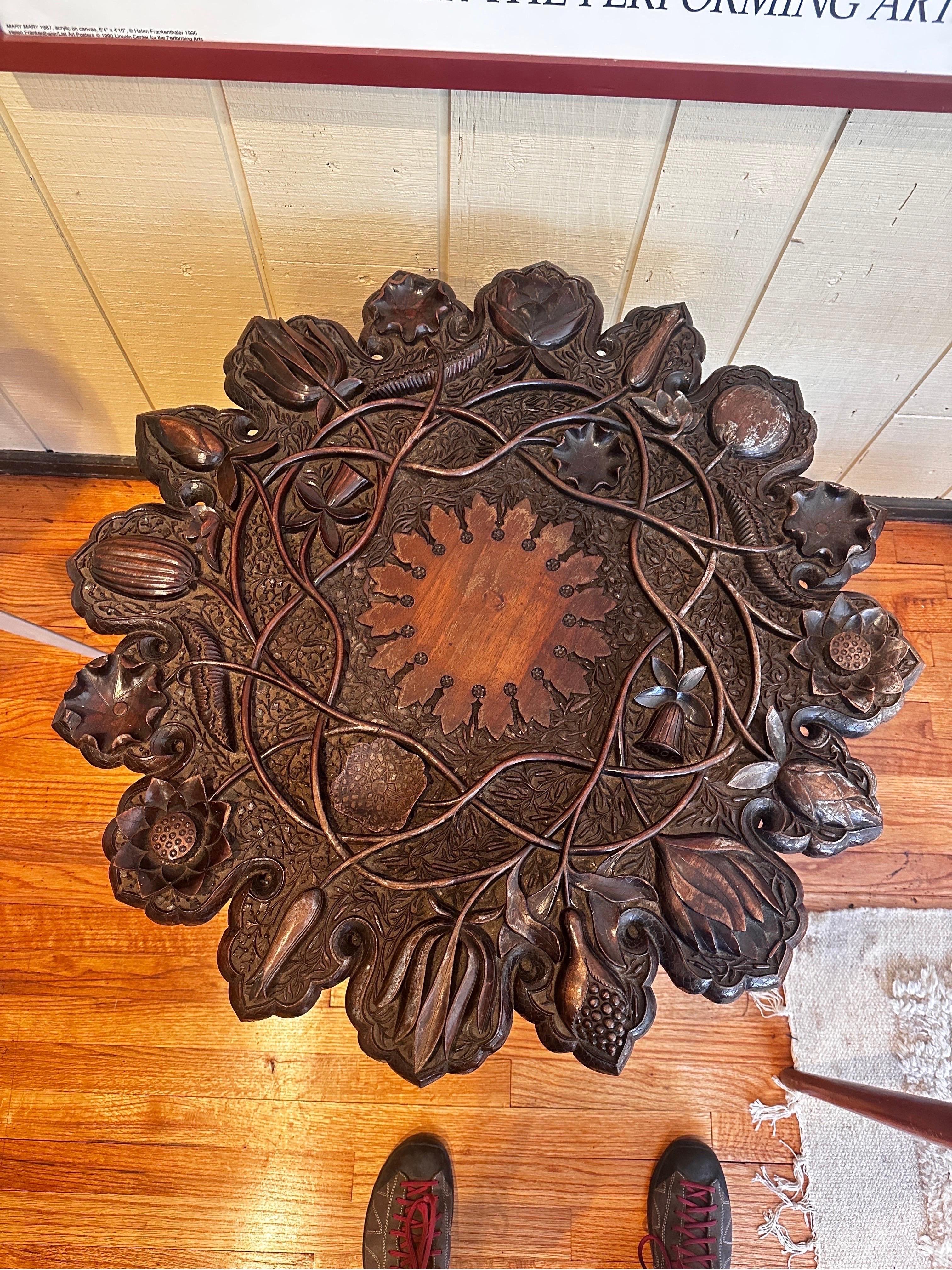 Européen Table monumentale Art Carved du début du 20e siècle en vente