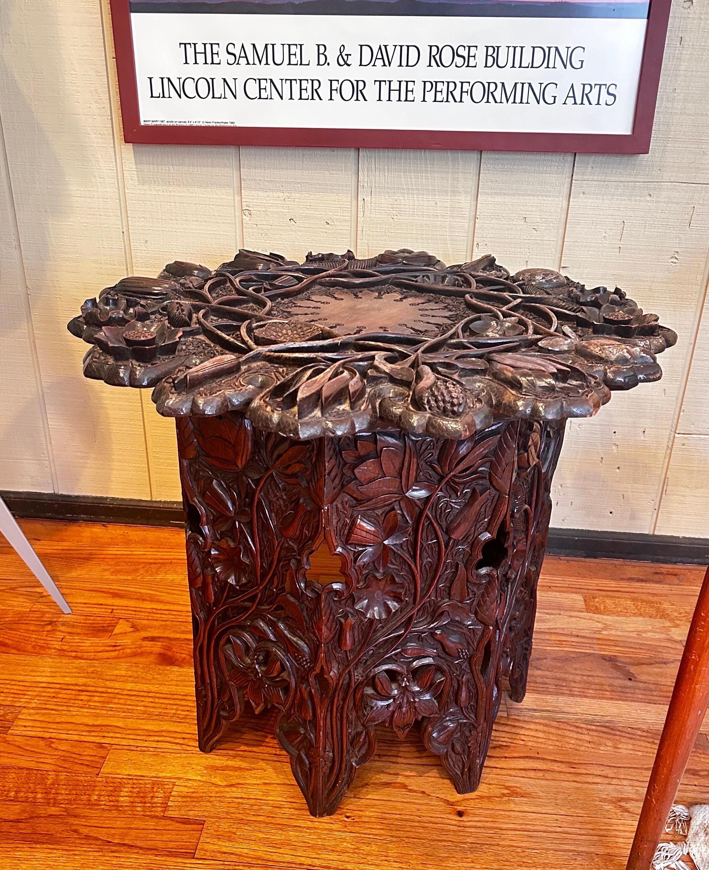 Bois de rose Table monumentale Art Carved du début du 20e siècle en vente