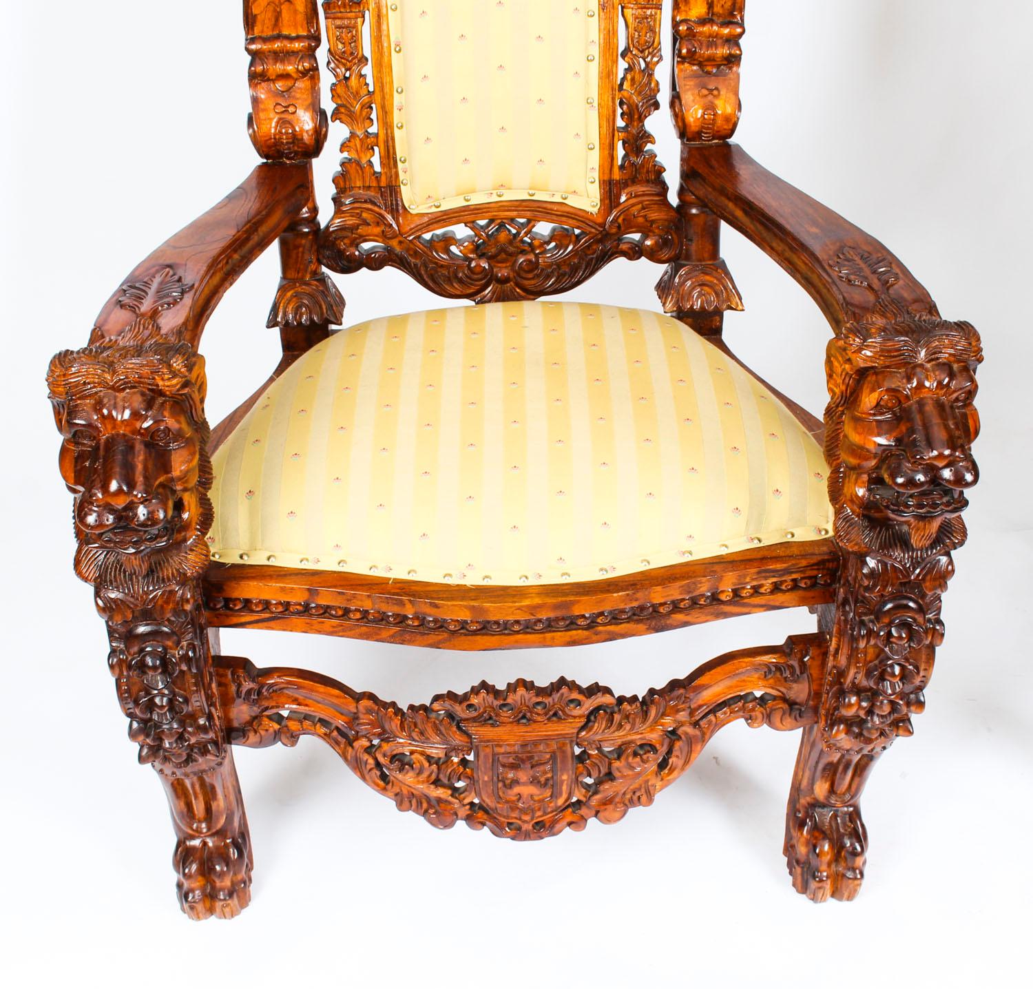 Walnut Early 20th Century Pair of Carved Lions Heads Heraldry Throne Chairs