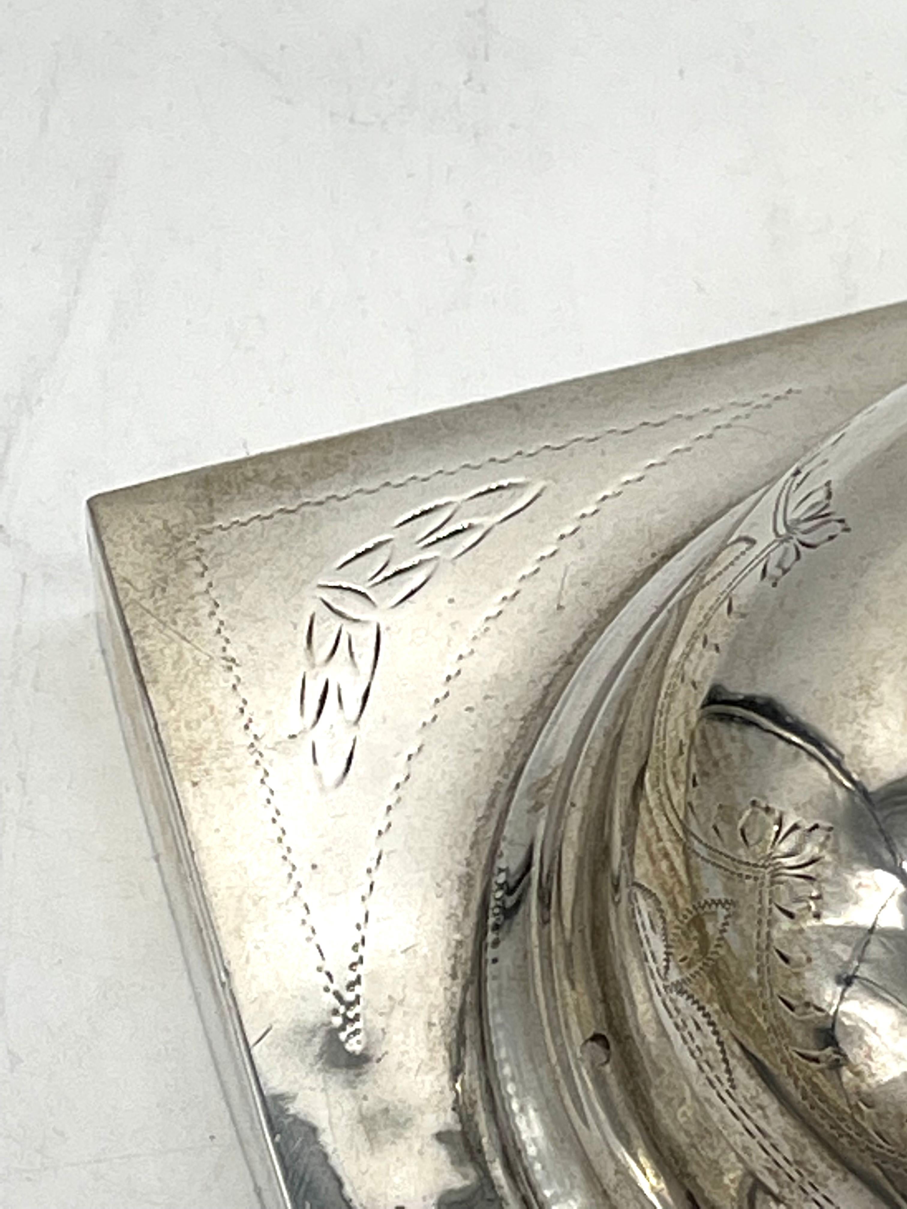 Monumentale polnische Hanukkah-Lampe aus Silber des frühen 20. Jahrhunderts (Gepresst) im Angebot