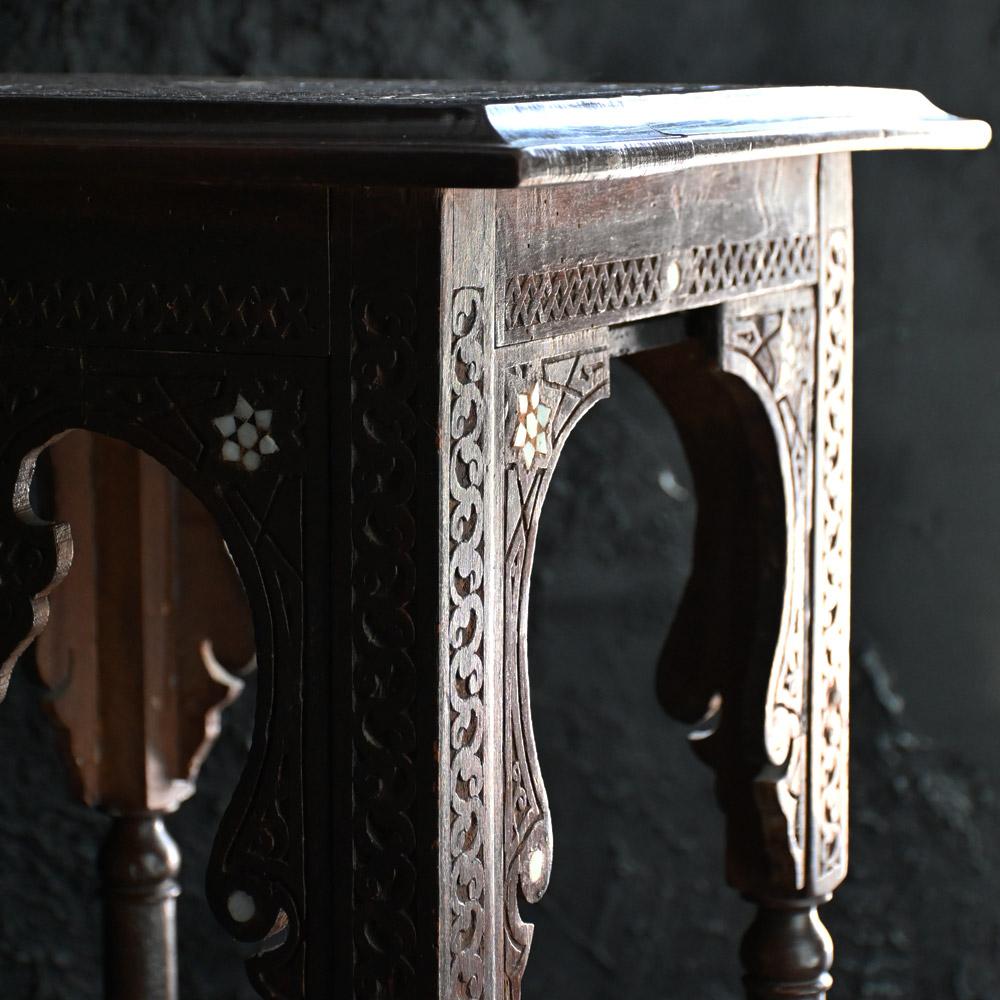 Early 20th Century Moorish Syrian Carved Inlaid Table  In Good Condition For Sale In London, GB