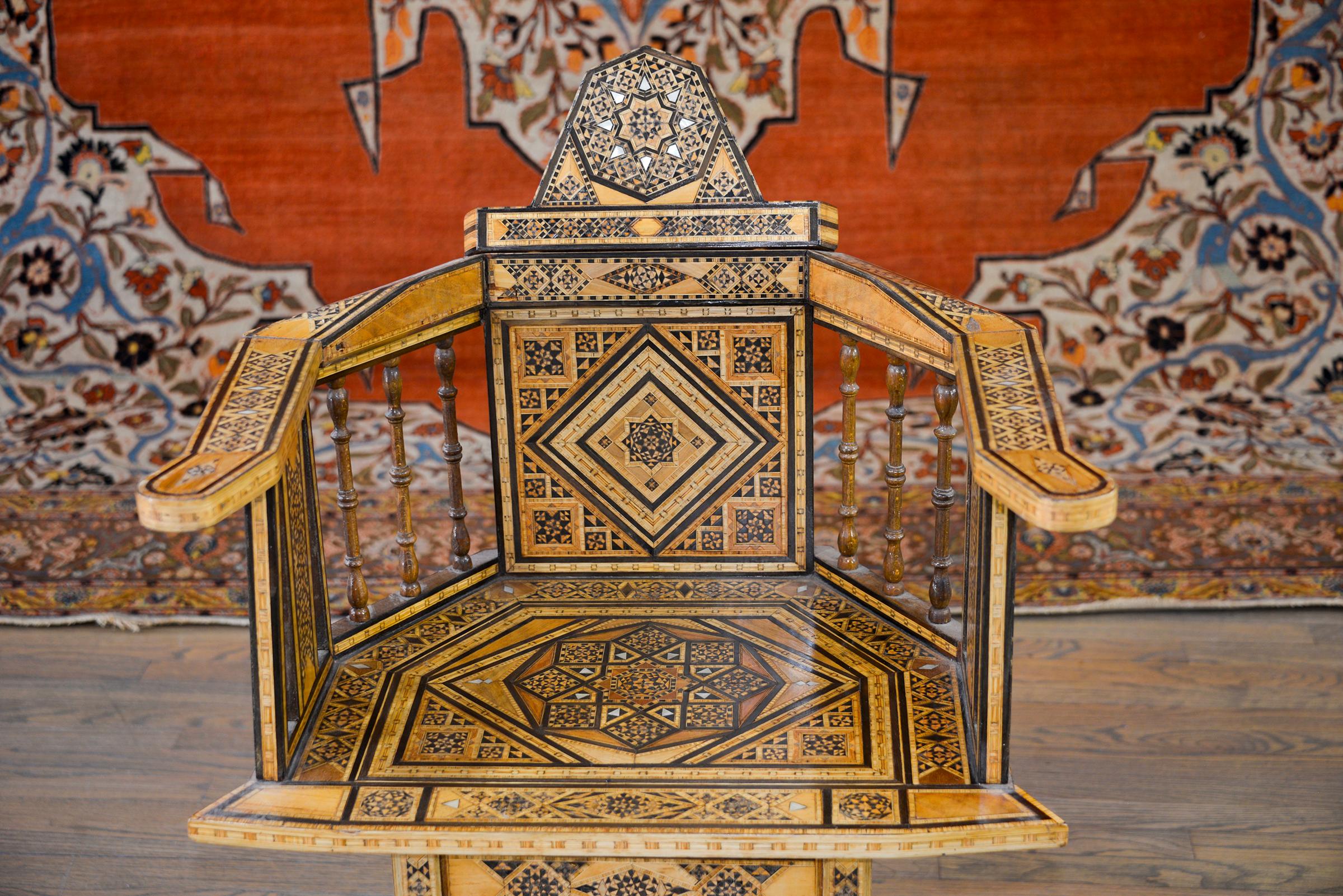 Marokkanischer Stuhl des frühen 20. Jahrhunderts im Zustand „Gut“ im Angebot in Chicago, IL