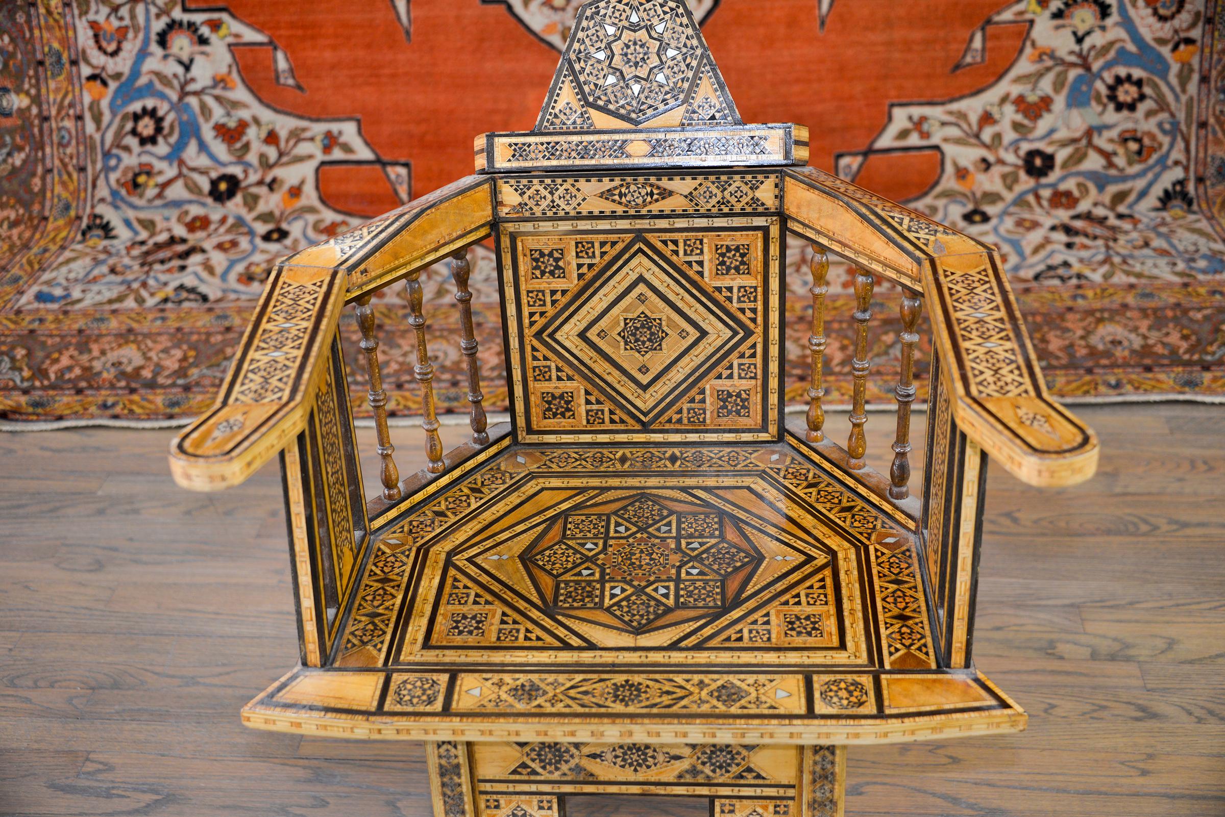 Marokkanischer Stuhl des frühen 20. Jahrhunderts (Mitte des 20. Jahrhunderts) im Angebot