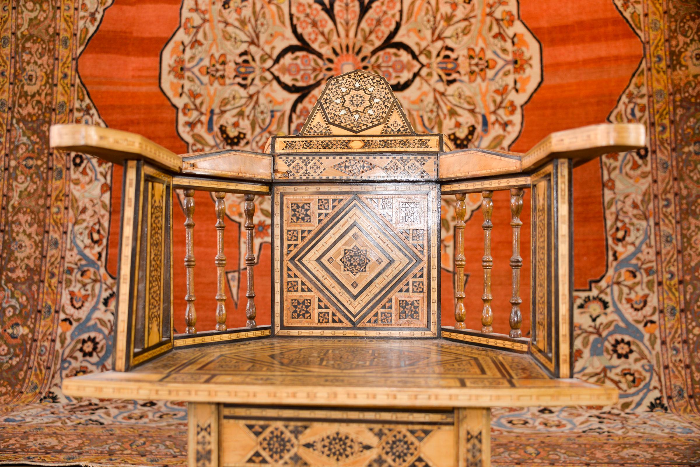 Marokkanischer Stuhl des frühen 20. Jahrhunderts im Angebot 1