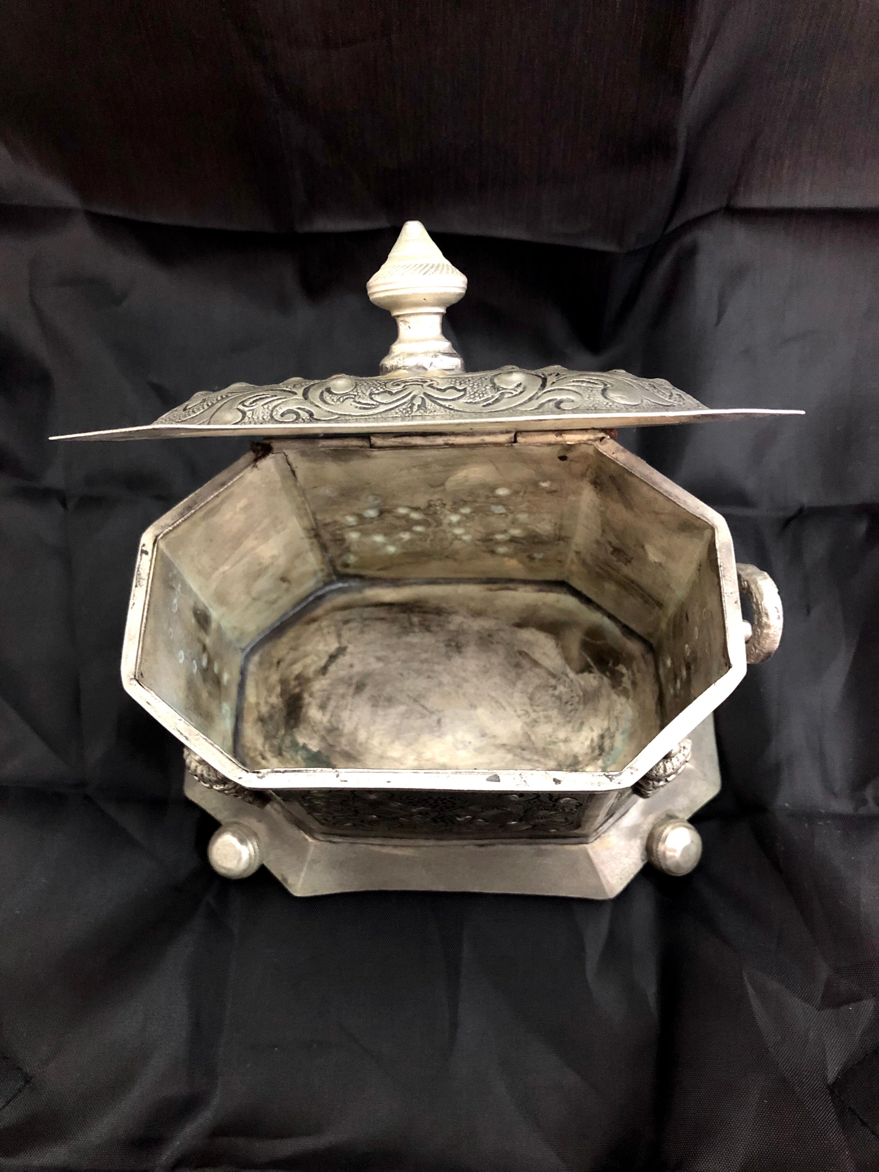 Embossed Early 20th Century Moroccan Silver Tea Box with Repousse & Engraving, Stamped For Sale